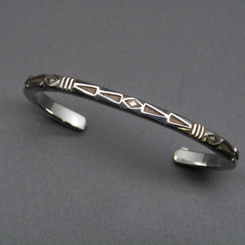 楽天市場】【中古】美品 Thomas Curtis ナバホ族 バングル スタンプ