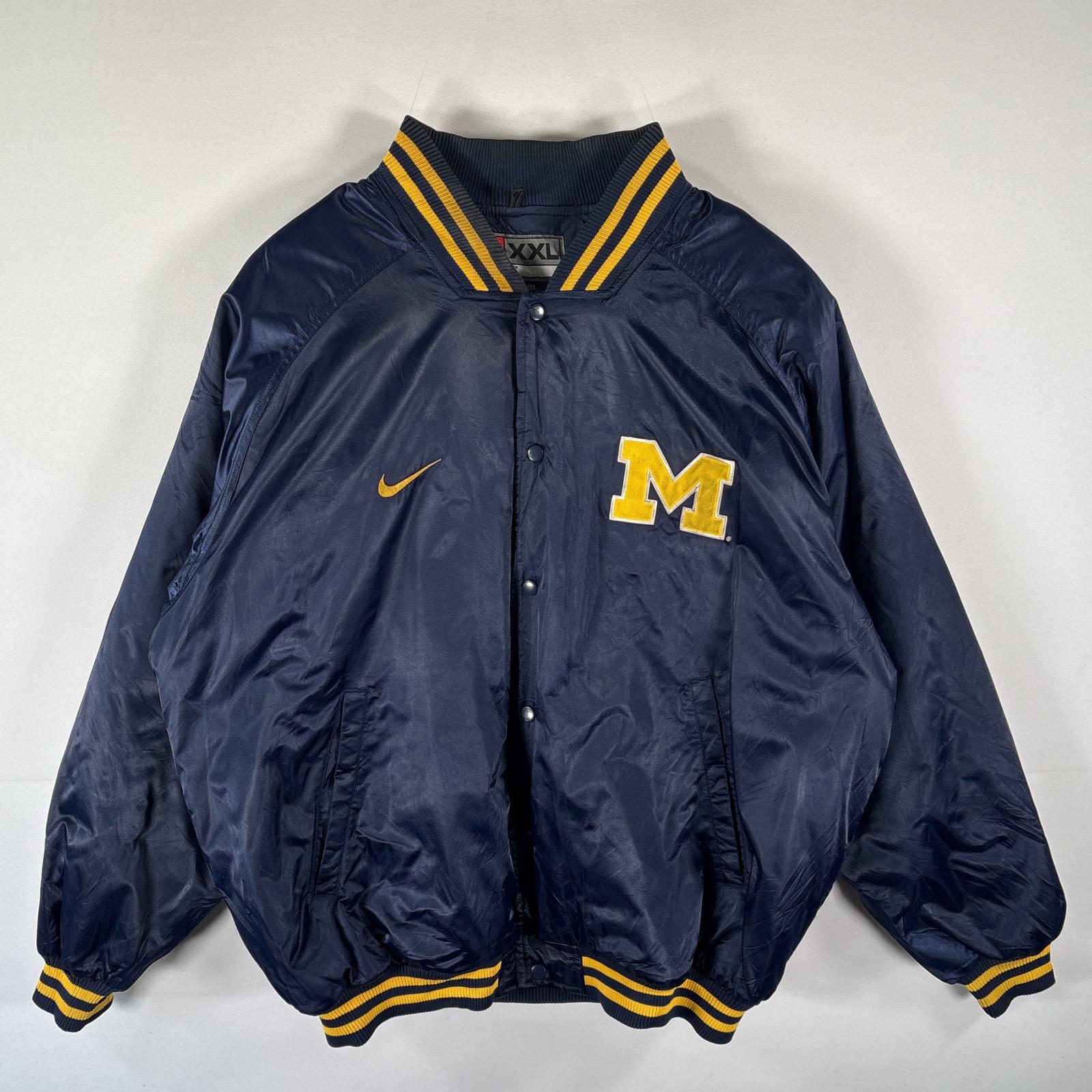 3新品　NIKEジャケット　Ｍサイズ　スタジャン　MA-1　黒　ヴァーシティ 3新品 NIKEジャケット Mサイズ スタジャン MA-1 黒 ヴァー