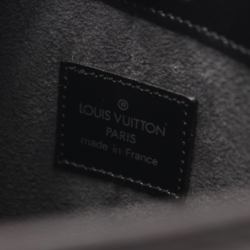 ルイ・ヴィトン LOUIS VUITTON ブラック エピ ポシェット ドゥミ