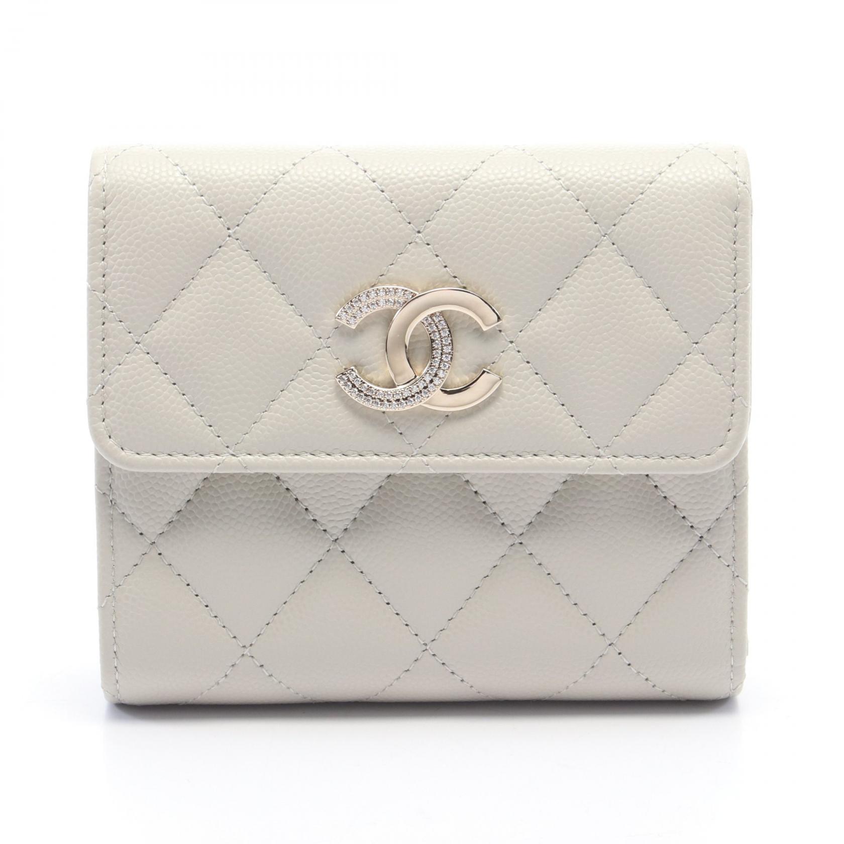 シャネル　マトラッセ シルバー金具　Wホック　三つ折りフラップスモールウォレット CHANEL クラシック スモールフラップウォレット ラムレザー