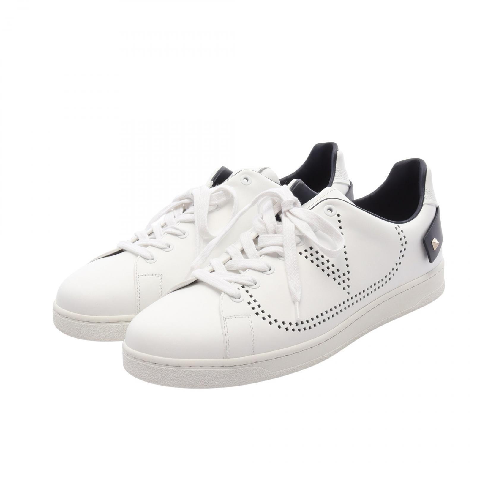VALENTINO ロックスタッド デザインスニーカー ホワイト 37 ロックスタッズ アンタイトルド スニーカー for ウィメンズ