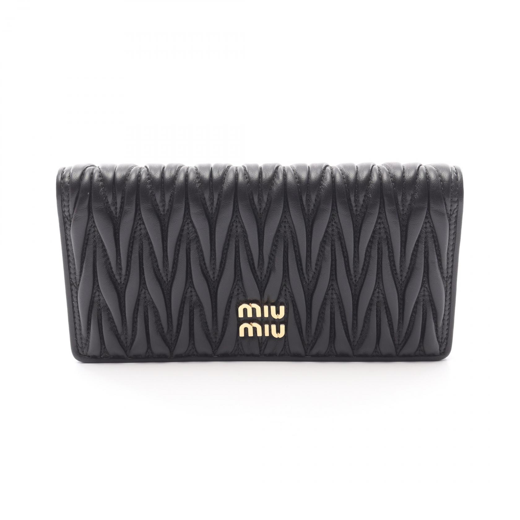 極美品✨ミュウミュウ♡ビッグロゴ二つ折り財布　マテラッセ　ゴールド金具　ビジュー miu ミュウミュウ MIUMIU 財布 二つ折り財布 スモール ナッパ