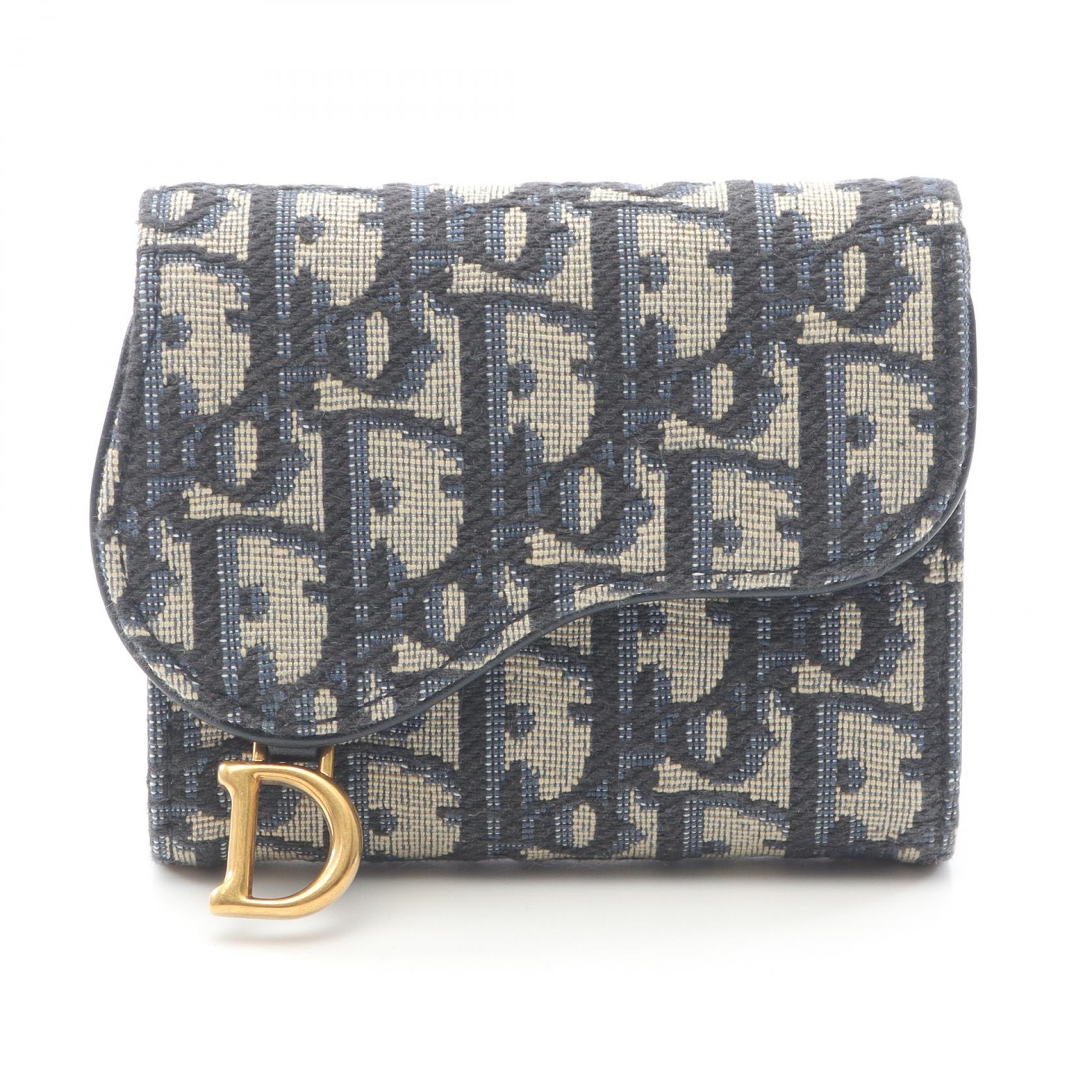Dior ディオール　ハート　カロ　コンパクト Dior Caro】ハートモチーフが大人可愛すぎる！頑張った自分への