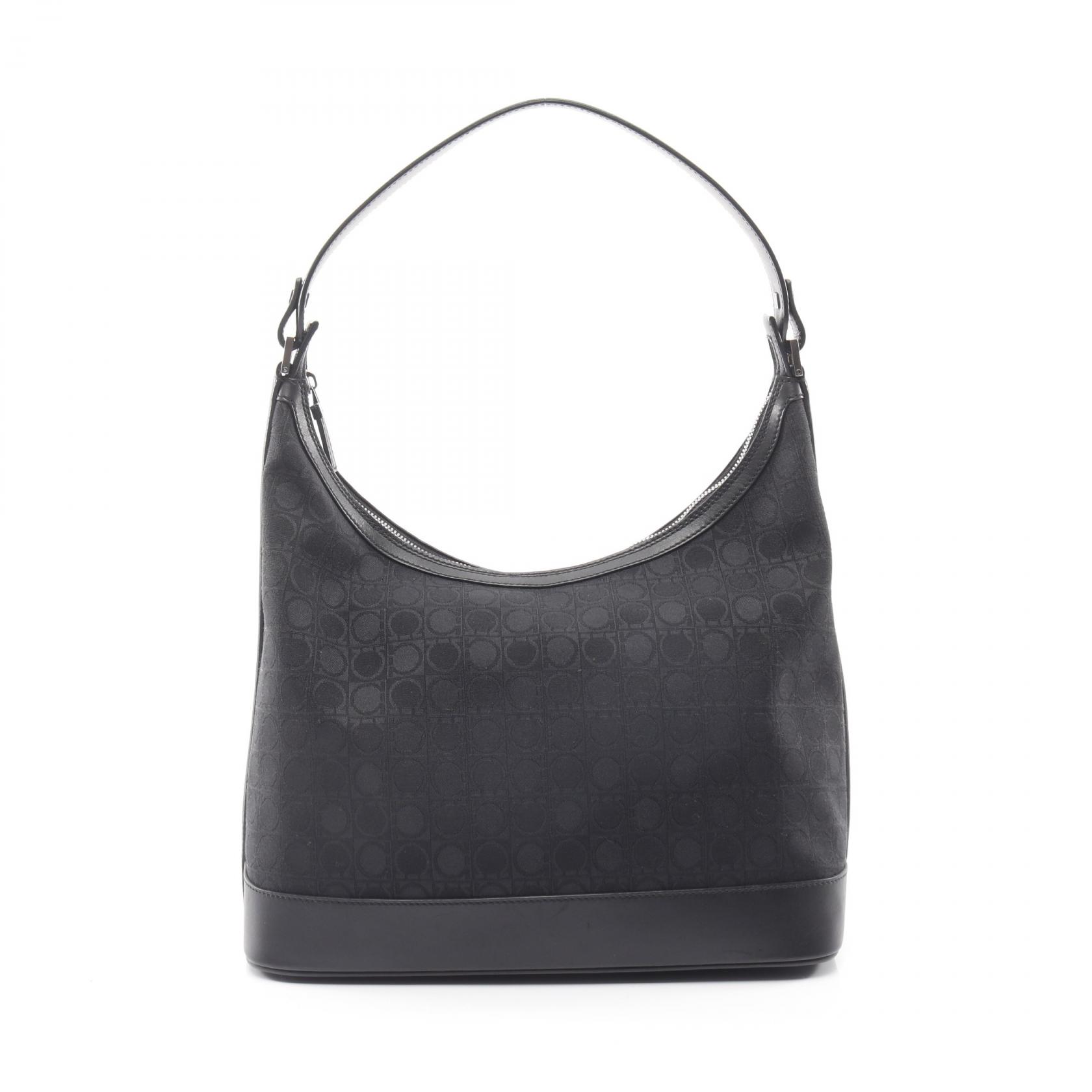 【15%OFFクーポン 7/19 20時~7/26 9:59】サルヴァトーレフェラガモ Salvatore Ferragamo ガンチーニ ショルダーバッグ バッグ キャンバス レザー ブラック系 【中古】|RECLO(リクロ)店
