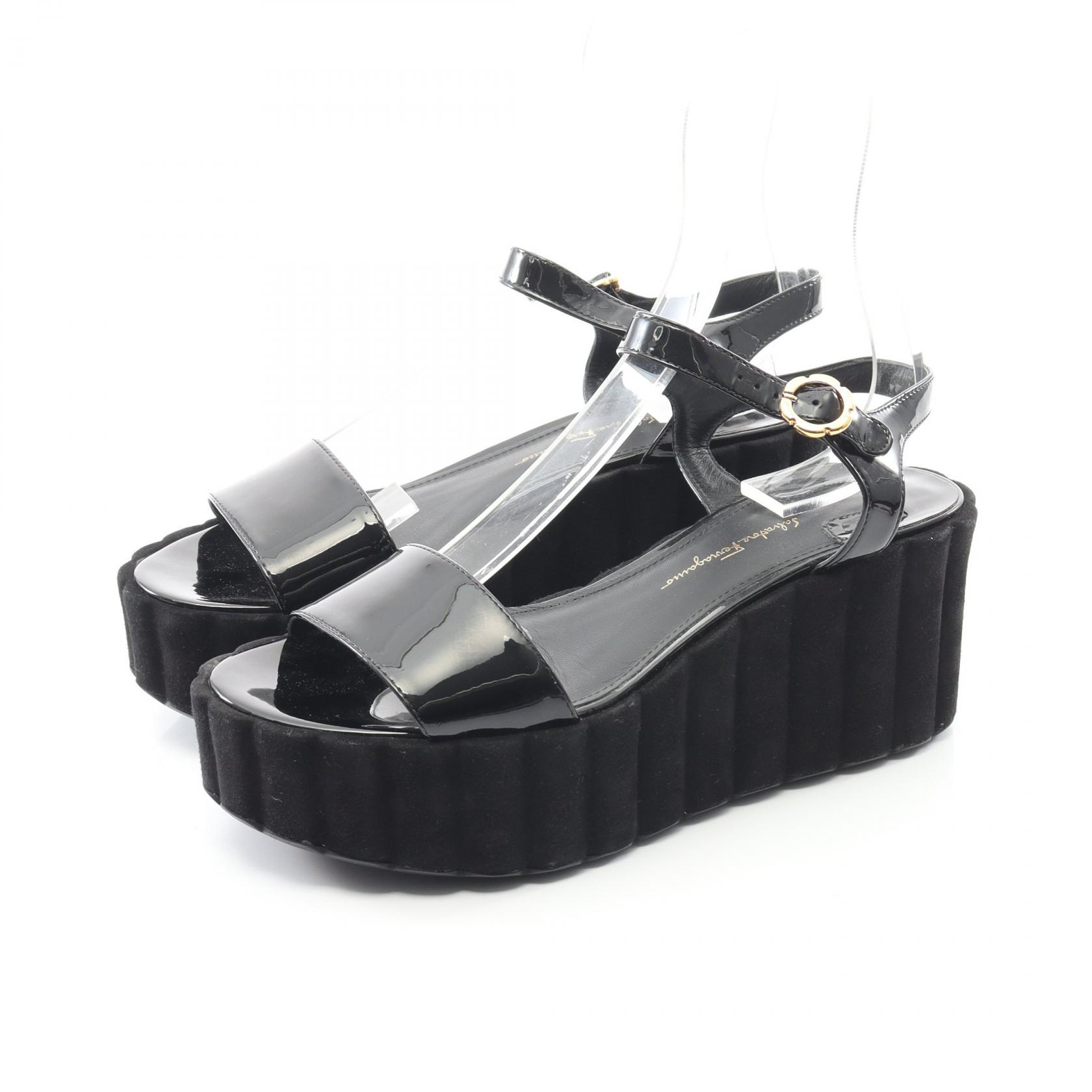 サルヴァトーレフェラガモ Salvatore Ferragamo サンダル 靴 パテントレザー ブラック系 【中古】
