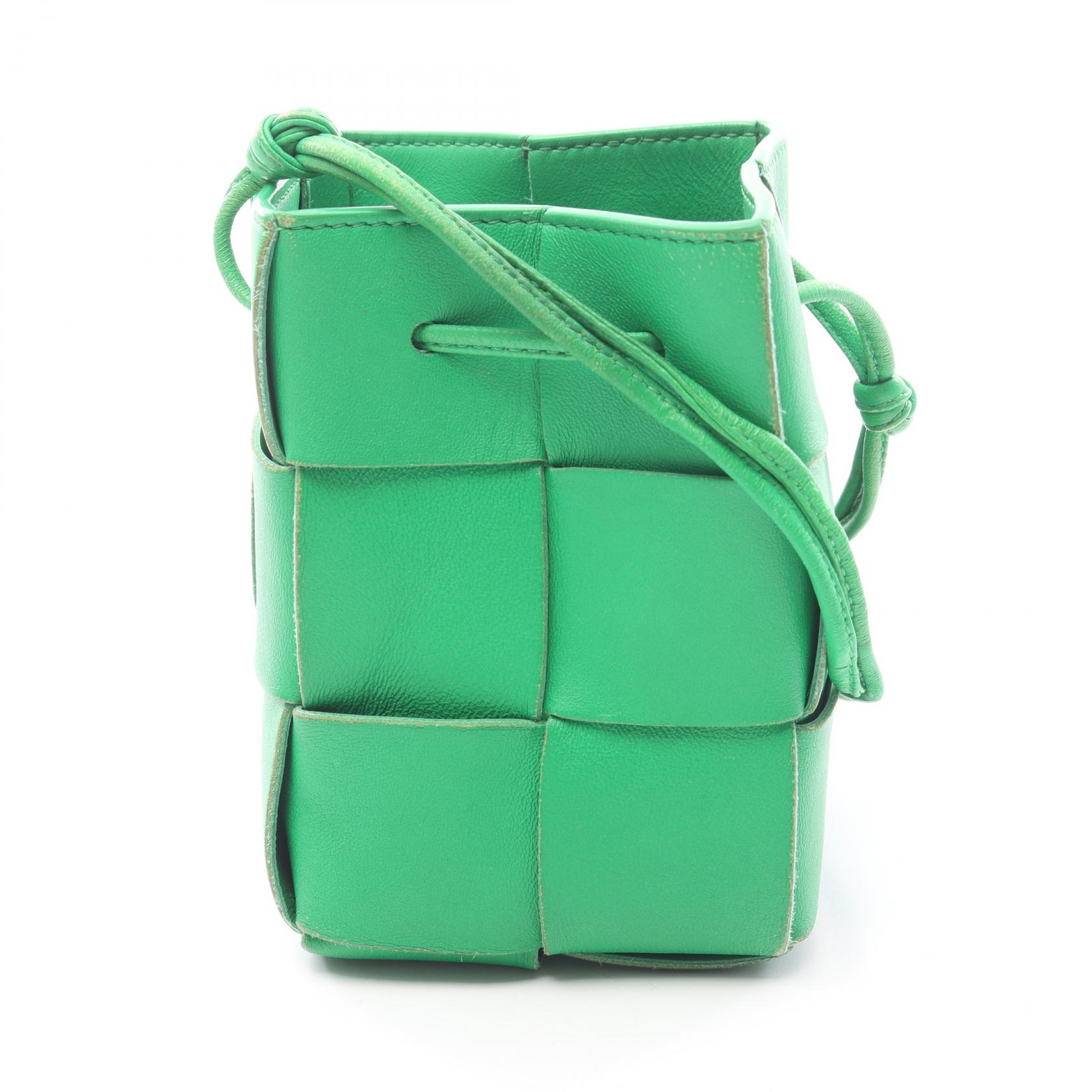 【20%OFFクーポン対象 4/4 20時-4/10 23:59】ボッテガヴェネタ BOTTEGA VENETA カセット ミニ クロスボディ ショルダーバッグ バッグ レザー グリーン系 680217 【中古】