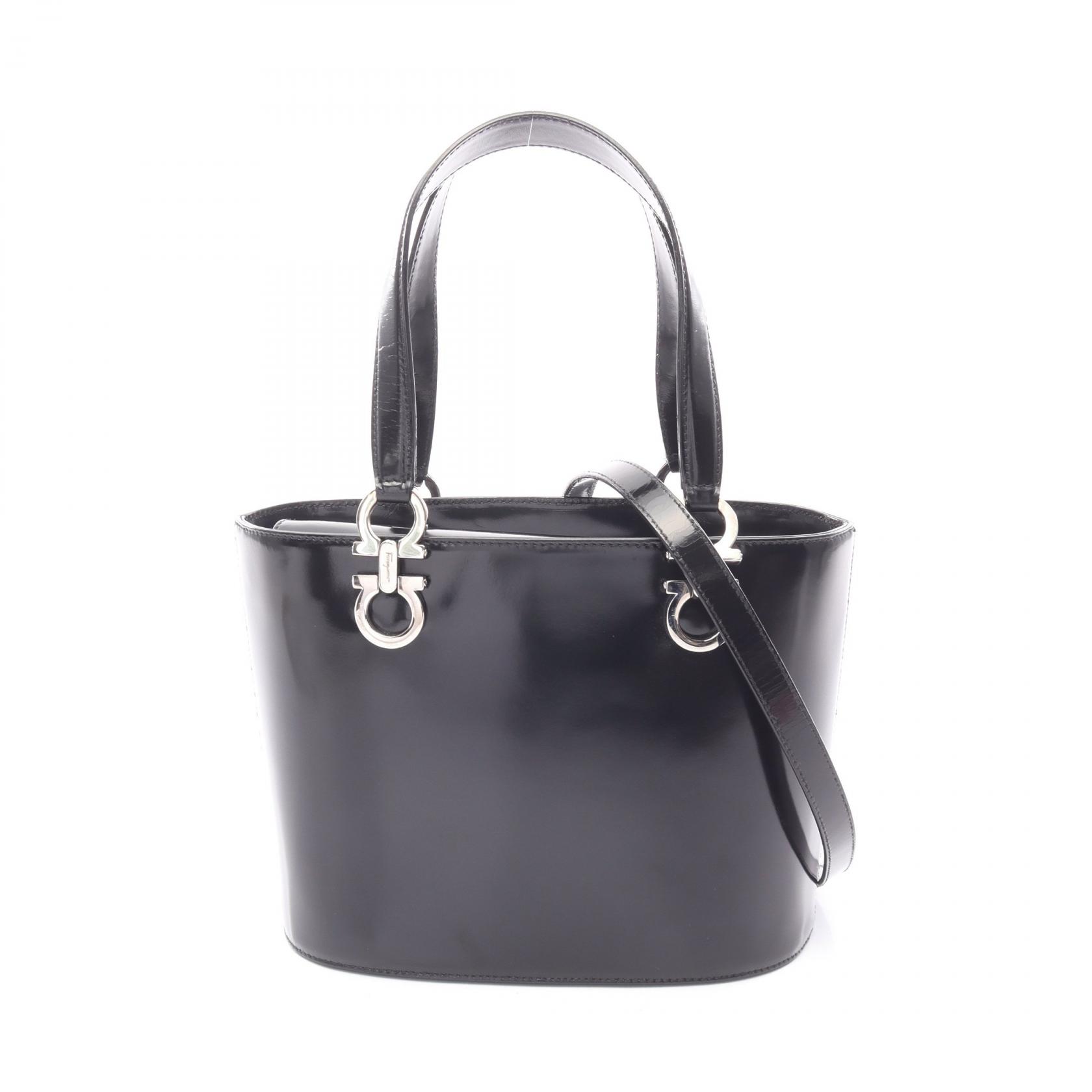 【20%OFFクーポン対象 4/4 20時-4/10 23:59】サルヴァトーレフェラガモ Salvatore Ferragamo ガンチーニ ハンドバッグ バッグ レザー ブラック系 【中古】