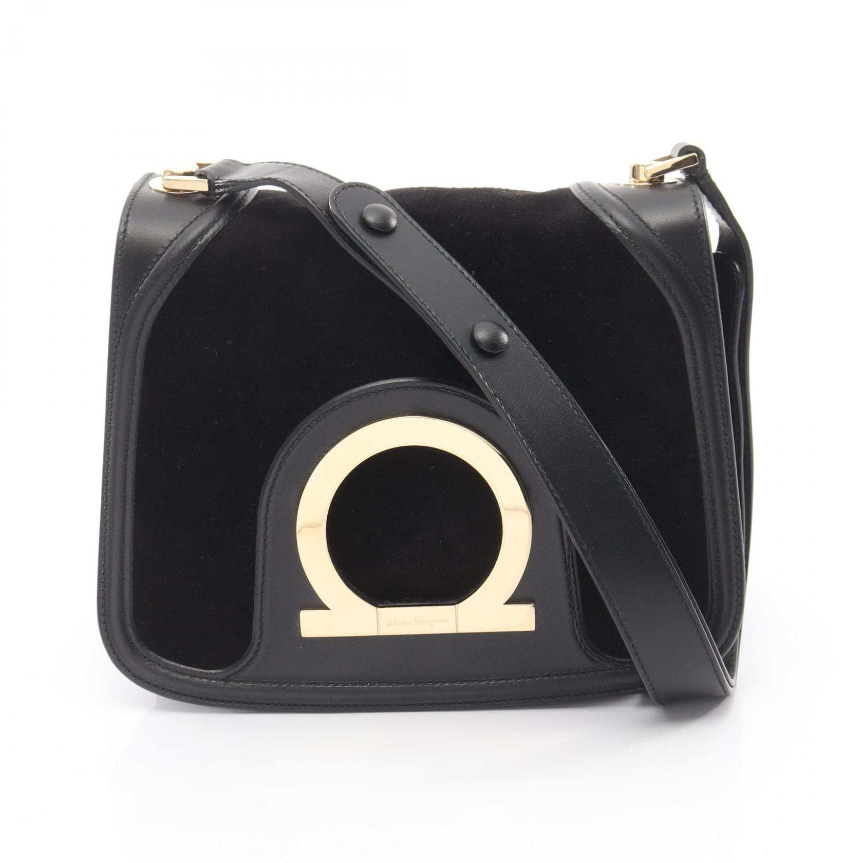 【20%OFFクーポン対象 4/4 20時-4/10 23:59】サルヴァトーレフェラガモ Salvatore Ferragamo ガンチーニ ショルダーバッグ バッグ スウェード レザー ブラック系 21 1820 【中古】