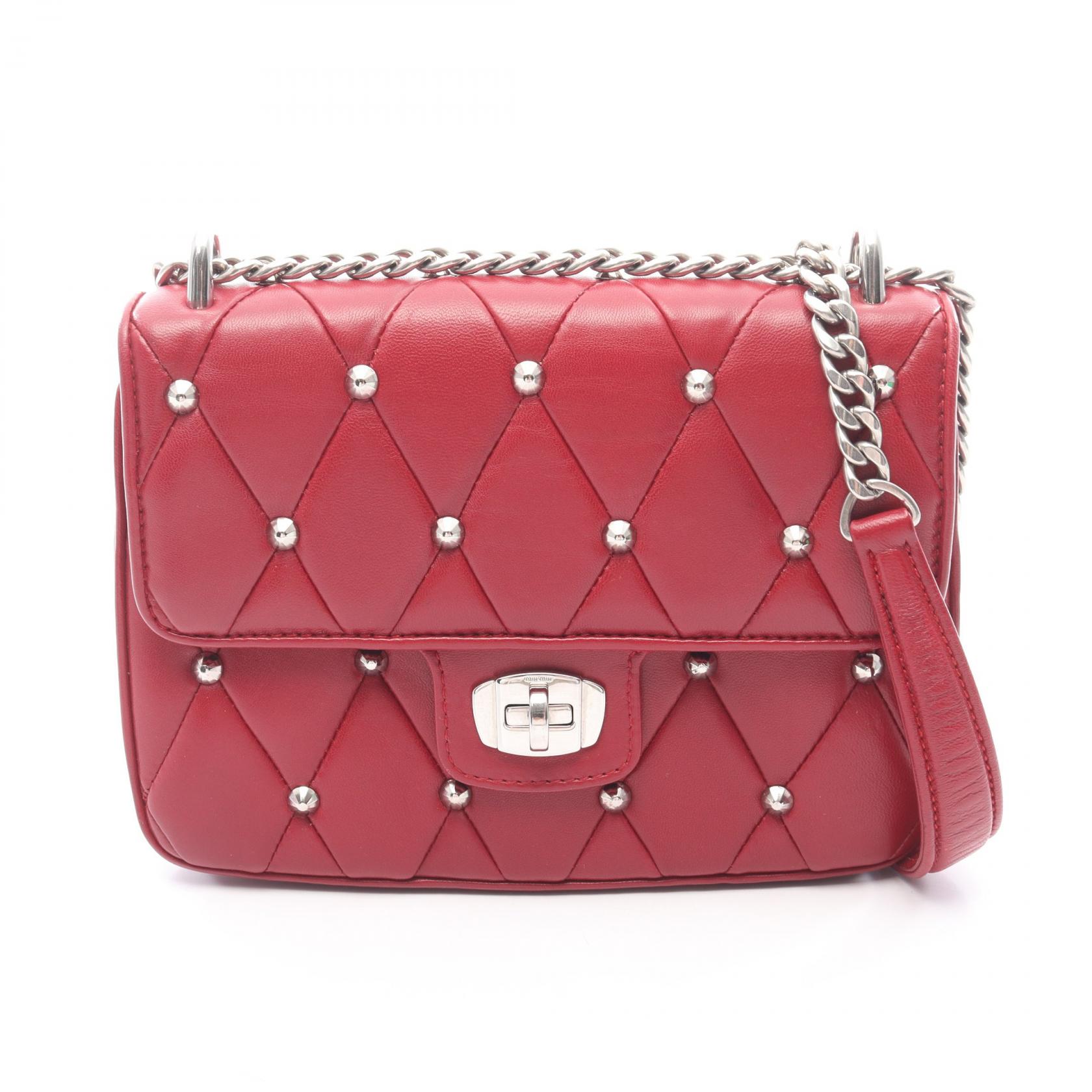 【15%OFFクーポン 7/19 20時～7/26 9:59】ミュウ ミュウ Miu Miu キルティング スタッズ ショルダーバッグ バッグ レザー レッド系 【中古】｜RECLO（リクロ）店