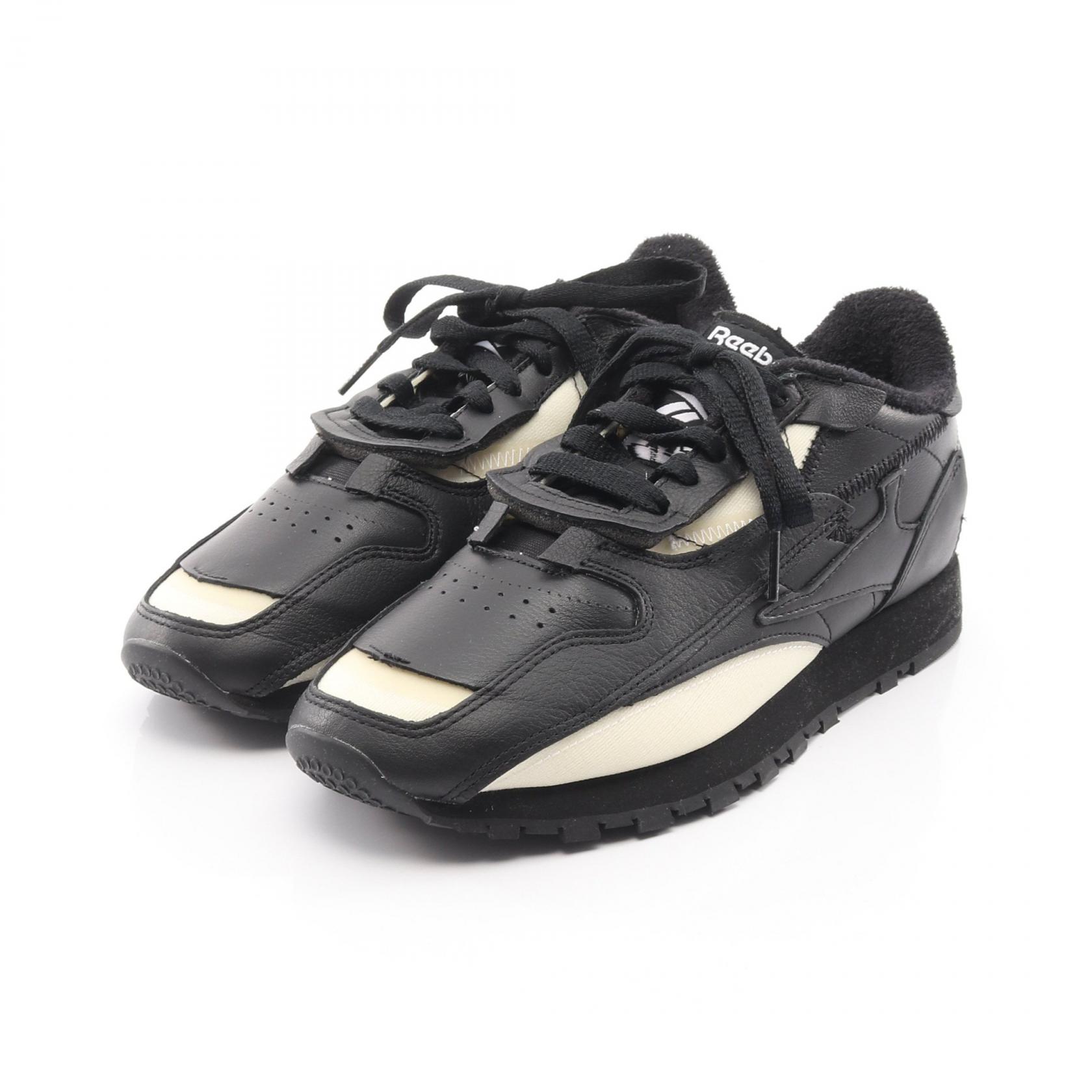 メゾンマルジェラ22 Maison Margiela 22 Maison Margiela 22 × Reebok PROJECT 0 CL MEMORY OF V2 スニーカー 靴 レザー ファブリック ブラック系 / アイボリー系 【中古】 20,075円