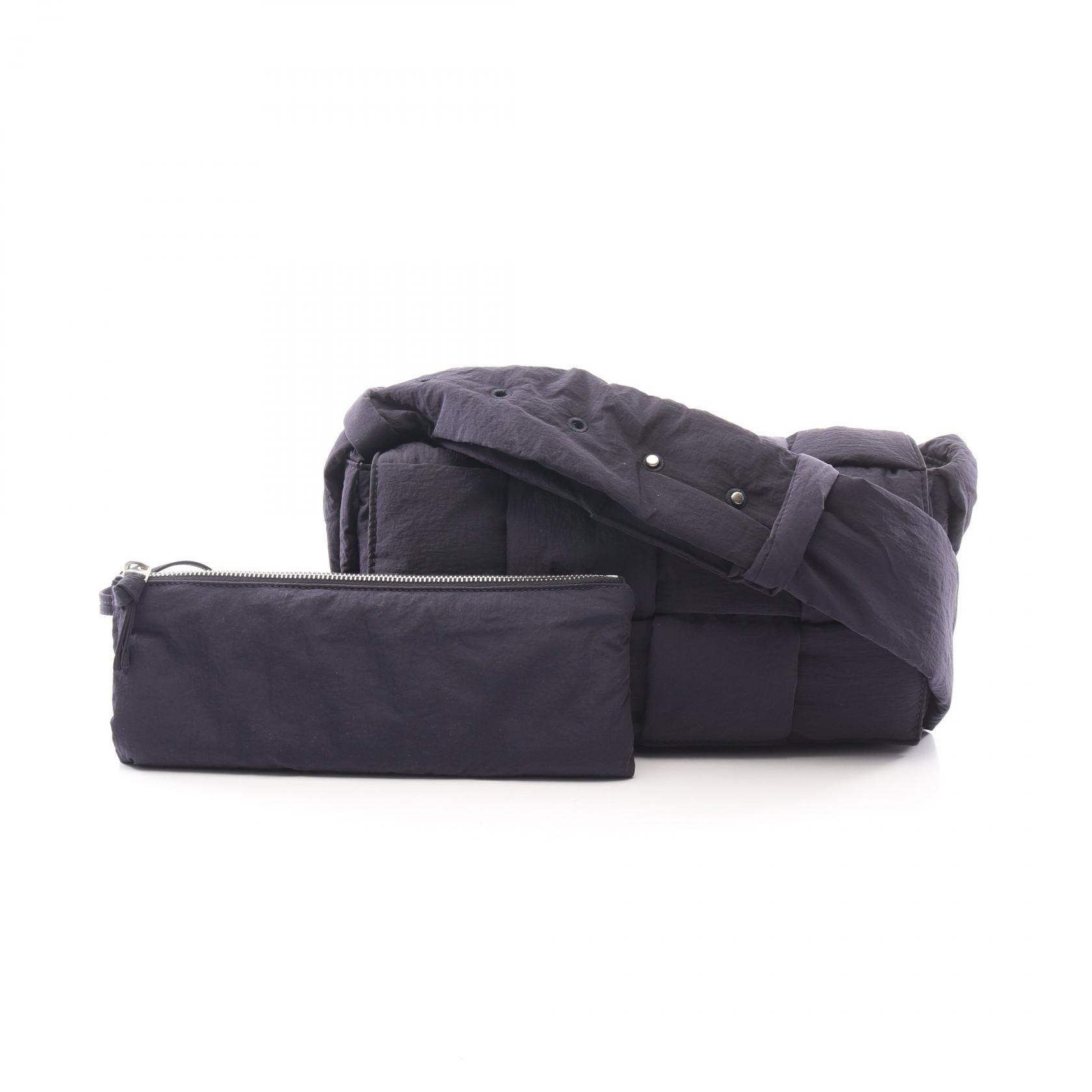 【15%OFFクーポン 7/19 20時～7/26 9:59】ボッテガヴェネタ BOTTEGA VENETA PADDED TECH CASSETTE パデッド テック カセット ショルダーバッグ バッグ ナイロン ネイビー系 628951 【中古】｜RECLO（リクロ）店