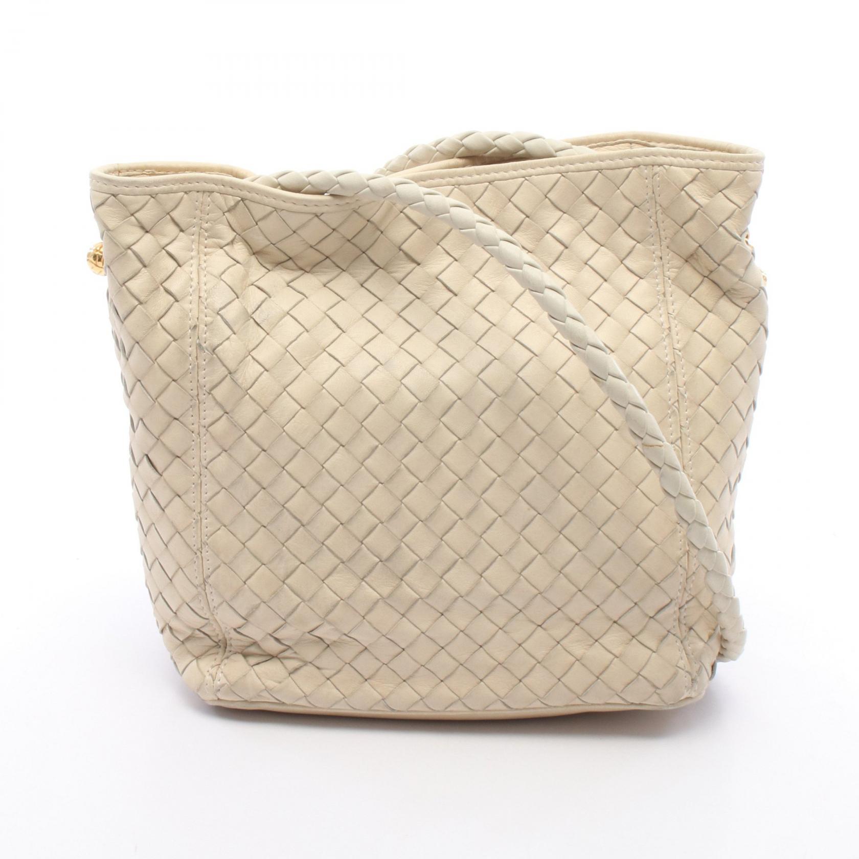 ボッテガヴェネタ BOTTEGA VENETA イントレチャート ショルダーバッグ バッグ レザー アイボリー系 【中古】｜RECLO（リクロ）店 46,200円
