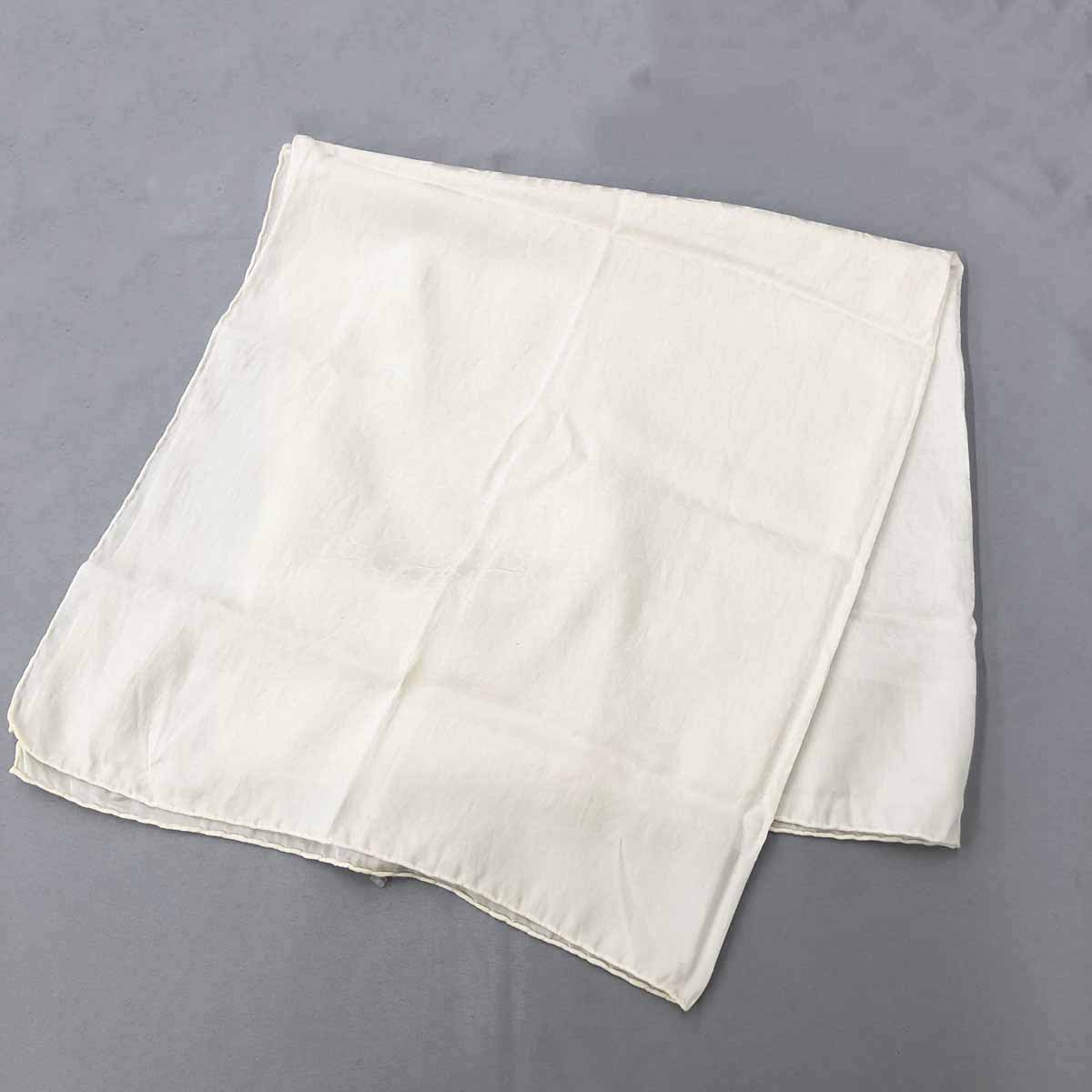 Christian Dior クリスチャンディオール くらしを楽しむアイテム ミニスカーフ ホワイト シルク100% カレ トロッター 服飾小物 絹 レディース ロゴ Christian Dior クリスチャンディオール くらしを楽しむアイテム ミニスカーフ ホワイト シルク100% カレ 本物 トロッター 服飾小物 絹 レディース ロゴ