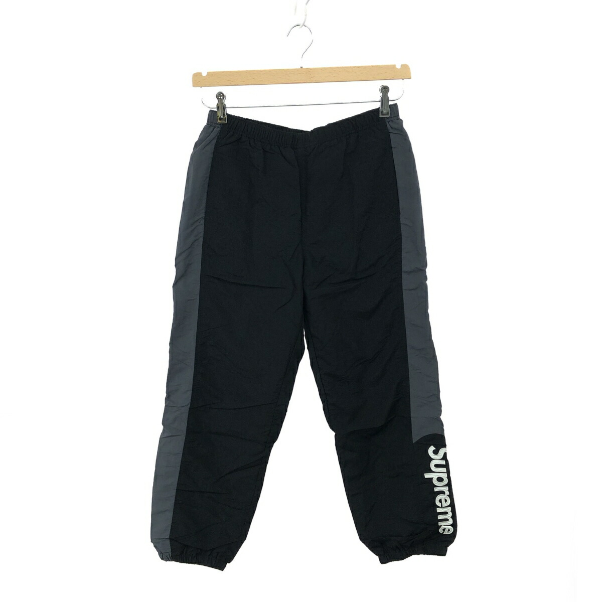 SUPREME 黒 ナイロンパンツ 中古・古着通販】SUPREME (シュプリーム) ナイロンパンツ