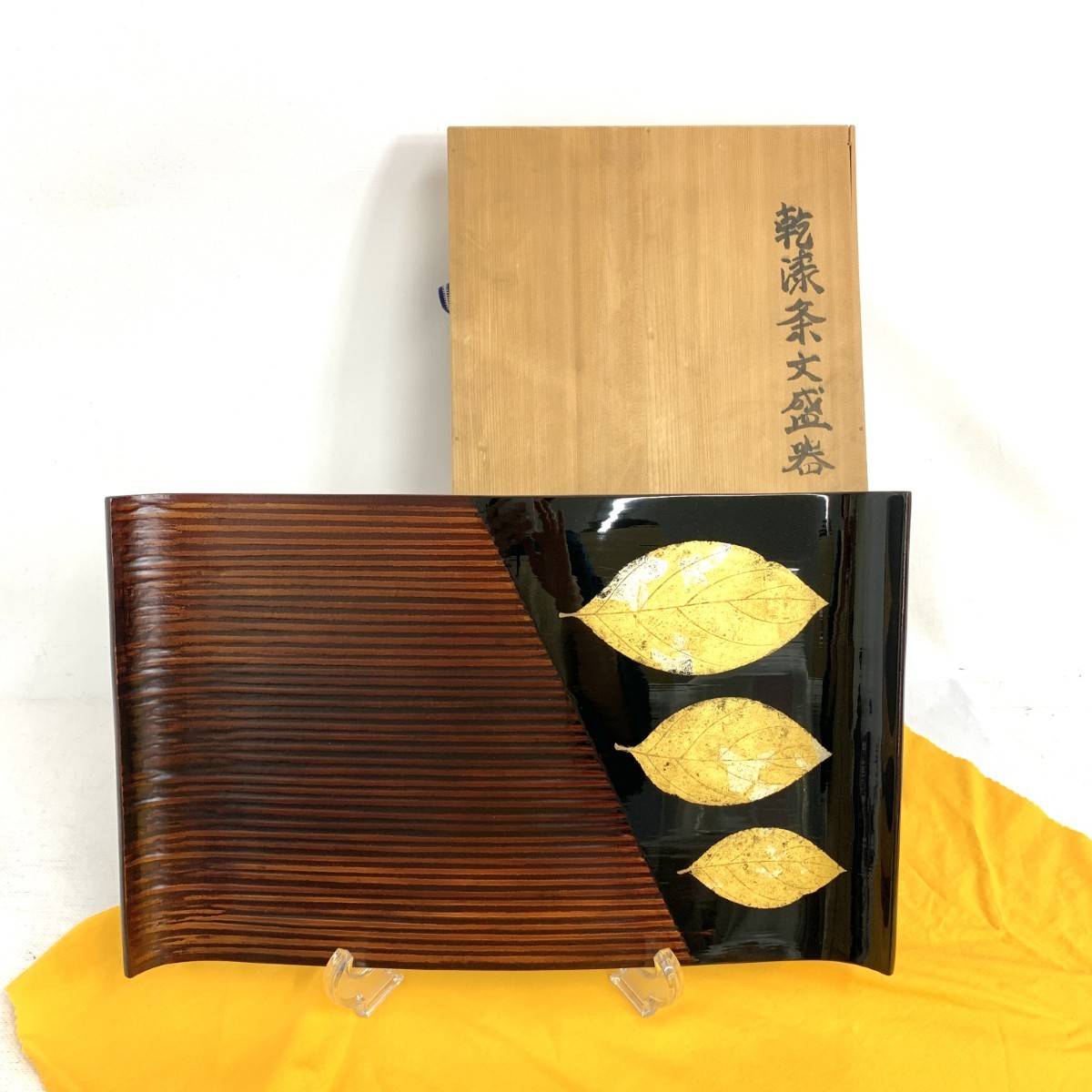 輪島塗 渡部暢康  乾漆条文盛器 共箱付 新品負けず劣らず 46cm×29珊    塗師細工 【中古】