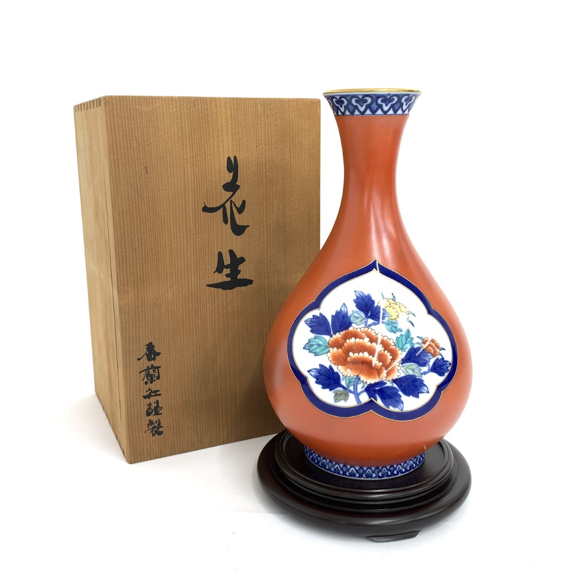 香蘭社 コウランシャ 花生/花瓶/朱色菊牡丹紋 高さ約28.5cm/花台付 レッド 【中古】