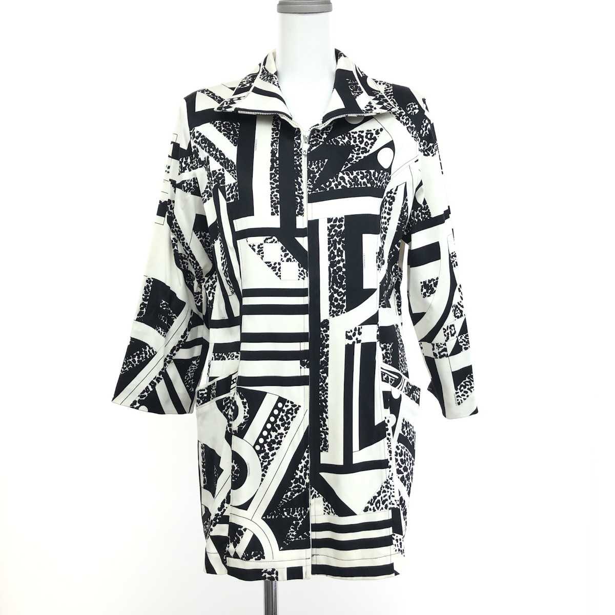◆ Fashion THE SALE客体商いもの◆ LEONARD レオナール 厚地の外套  大きさ:13AR 総柄 レオパード柄 ジップアップ    黒いこと/白いこと レディース【中古】