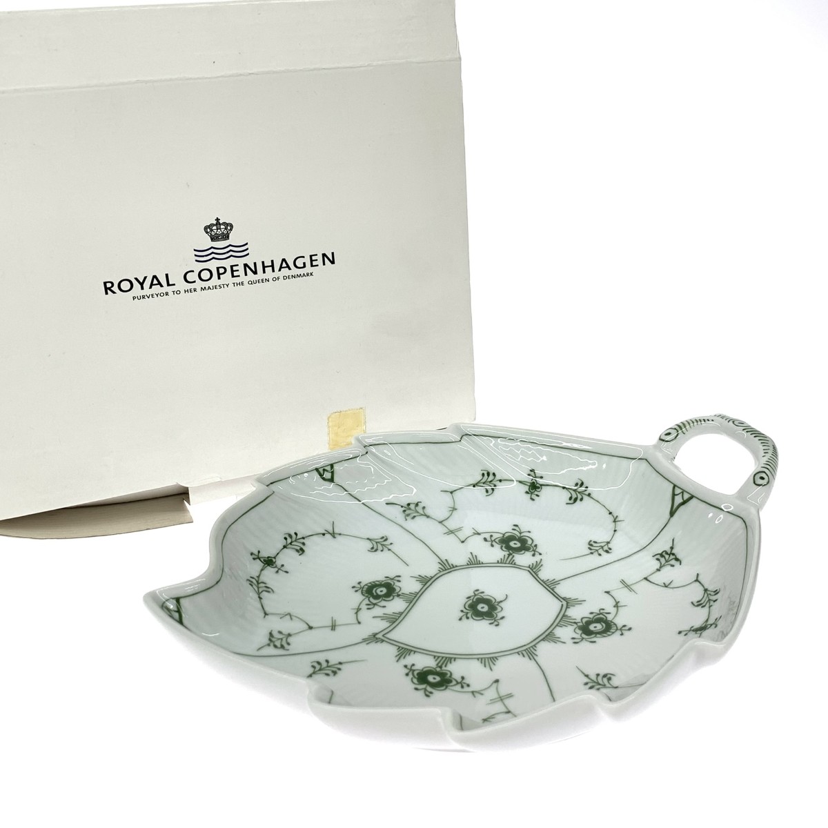 ROYAL COPENHAGEN ロイヤルコペンハーゲン リーフディッシュ/グリーンフルーテッド 美品 22.5cm ホワイト/グリーン 【中古】｜リサイクル ティファナ 25,234円