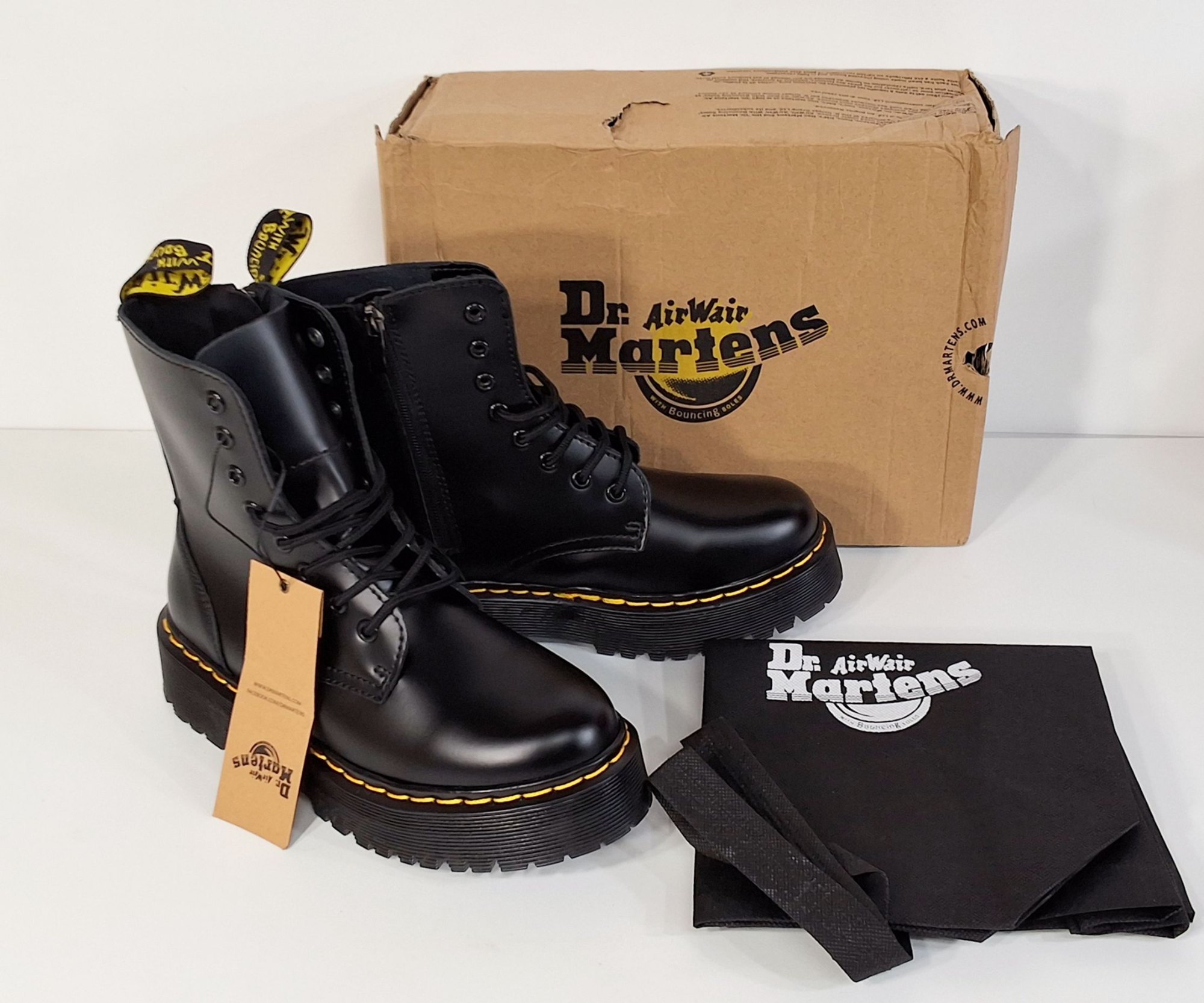 【中古品】(タグ付・美品)Dr.Martens ドクターマーチン 11822 / 11822002 / 8ホール / EU39・UK6 / ブラック / 1462 / NAPPA / 収納バッグ付・箱傷みあり / レースアップブーツ / サイドジップ / JADON ジェイドン / ダブルソール /厚底 / ブーツ /｜RECYCLESHOPあいうえお
