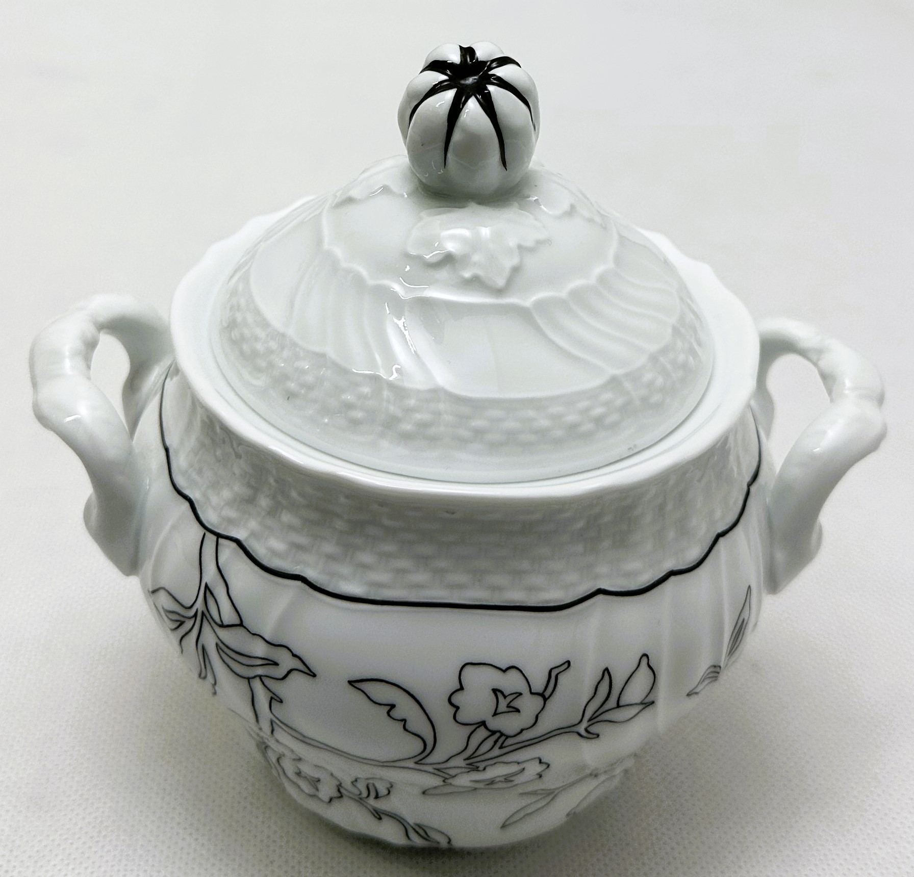 【中古品】Richard Ginori リチャードジノリ / ベッキオ / 三盆白ポット / お花柄 / エン雇い主飾りつけ / 目立つ傷や汚れた状態なし / 北欧風 / 545