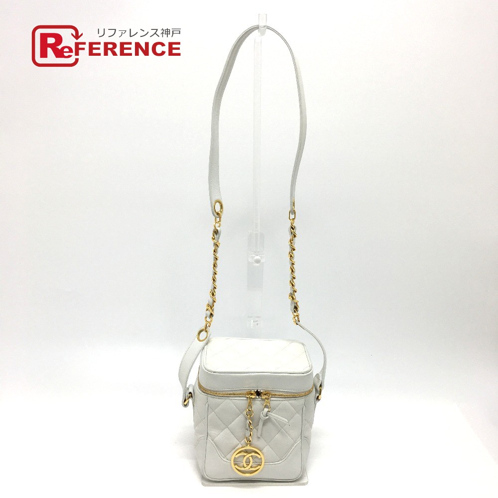 CHANEL シャネル  CC ココマーク マトラッセ バニティ ショルダーバッグ 子ヒツジ素はだ  レディース 白いこと 【中古】