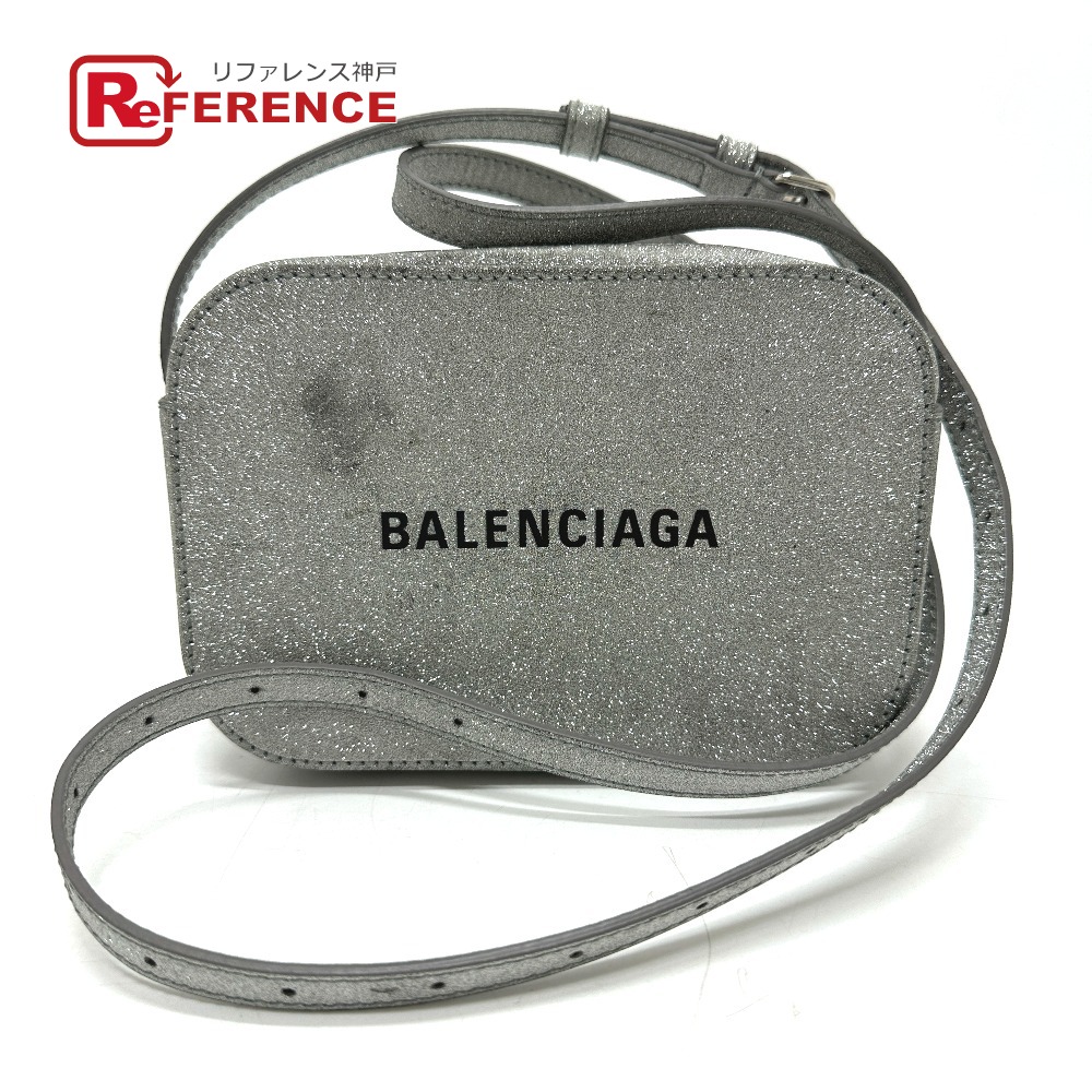 BALENCIAGA バレンシアガ 552372 ロゴ エブリデイ カメラバッグ カバン XSサイズ ショルダーバッグ レザー レディース シルバー 【中古】｜ブランドショップ　リファレンス