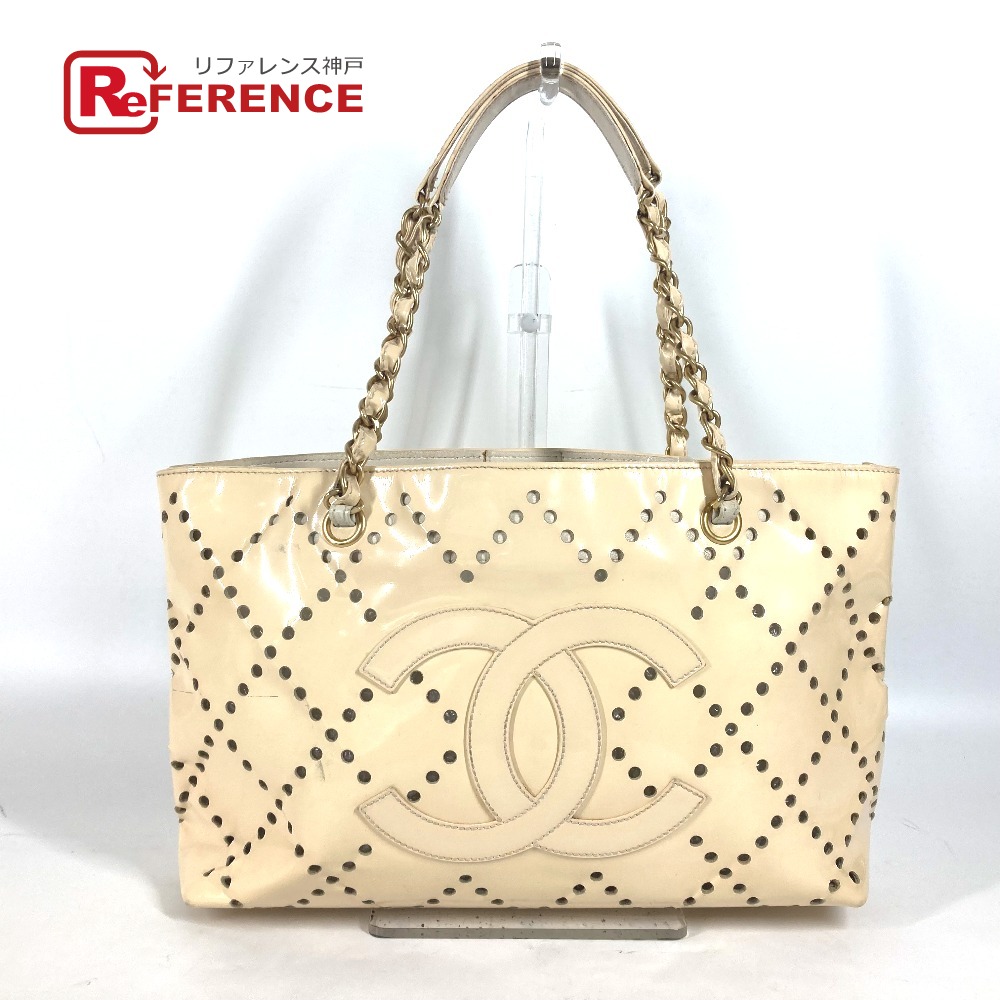 CHANEL シャネル カバン トートバッグ 肩掛け CC ロゴ パンチング チェーン ショルダーバッグ エナメル レディース アイボリー 【中古】