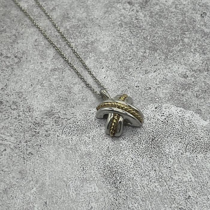 【中古】ティファニー TIFFANY\u0026CO シグネチャークロス 首飾り 二人組 SV YG メンズ レディース ユニ一発やる ヴィンテージ 年寄りの しろがね色925 チェーン店 付属物