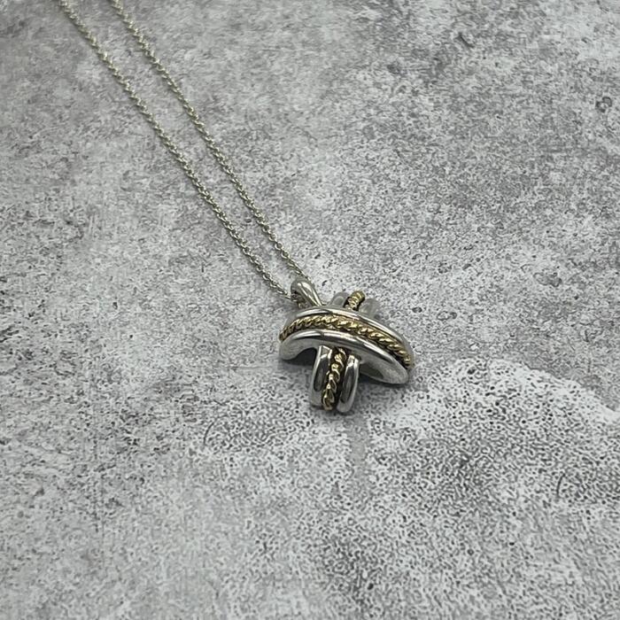 【中古】ティファニー TIFFANY\u0026CO シグネチャークロス 首飾り 二人組 SV YG メンズ レディース ユニ一発やる ヴィンテージ 年寄りの しろがね色925 チェーン店 付属物