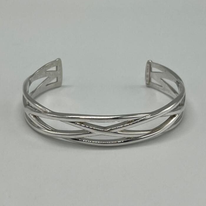 ★GWセール★【TIFFANY&Co.】ニューヨークノーツ　バングル　1667 ☆GWセール☆【TIFFANY&Co.】ニューヨークノーツ バングル 1667 - メルカリ