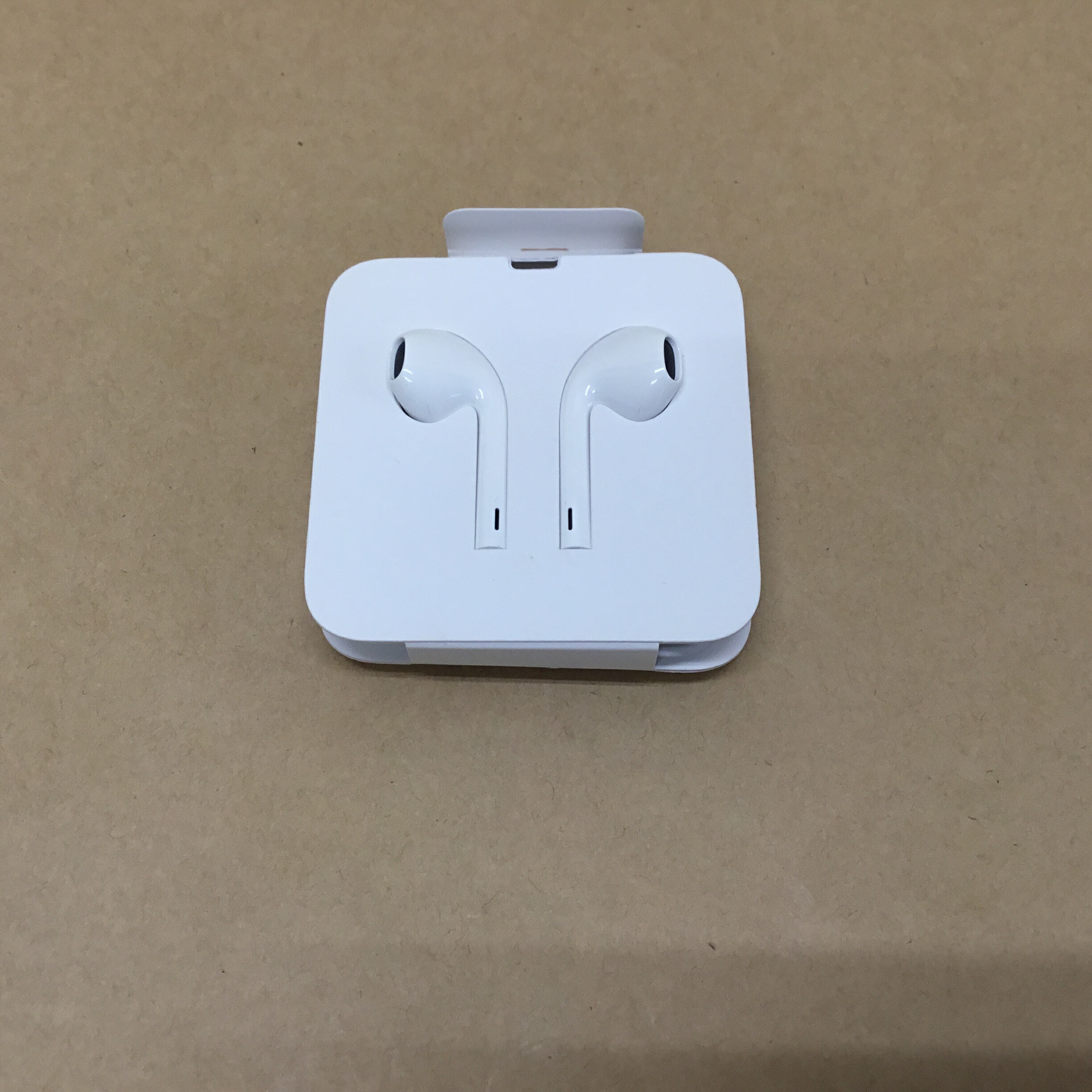 完売しました‼️ iPhone6純正品 イヤフォン Amazon.co.jp: イヤホン2024【MFi認定品】アップル純正C100