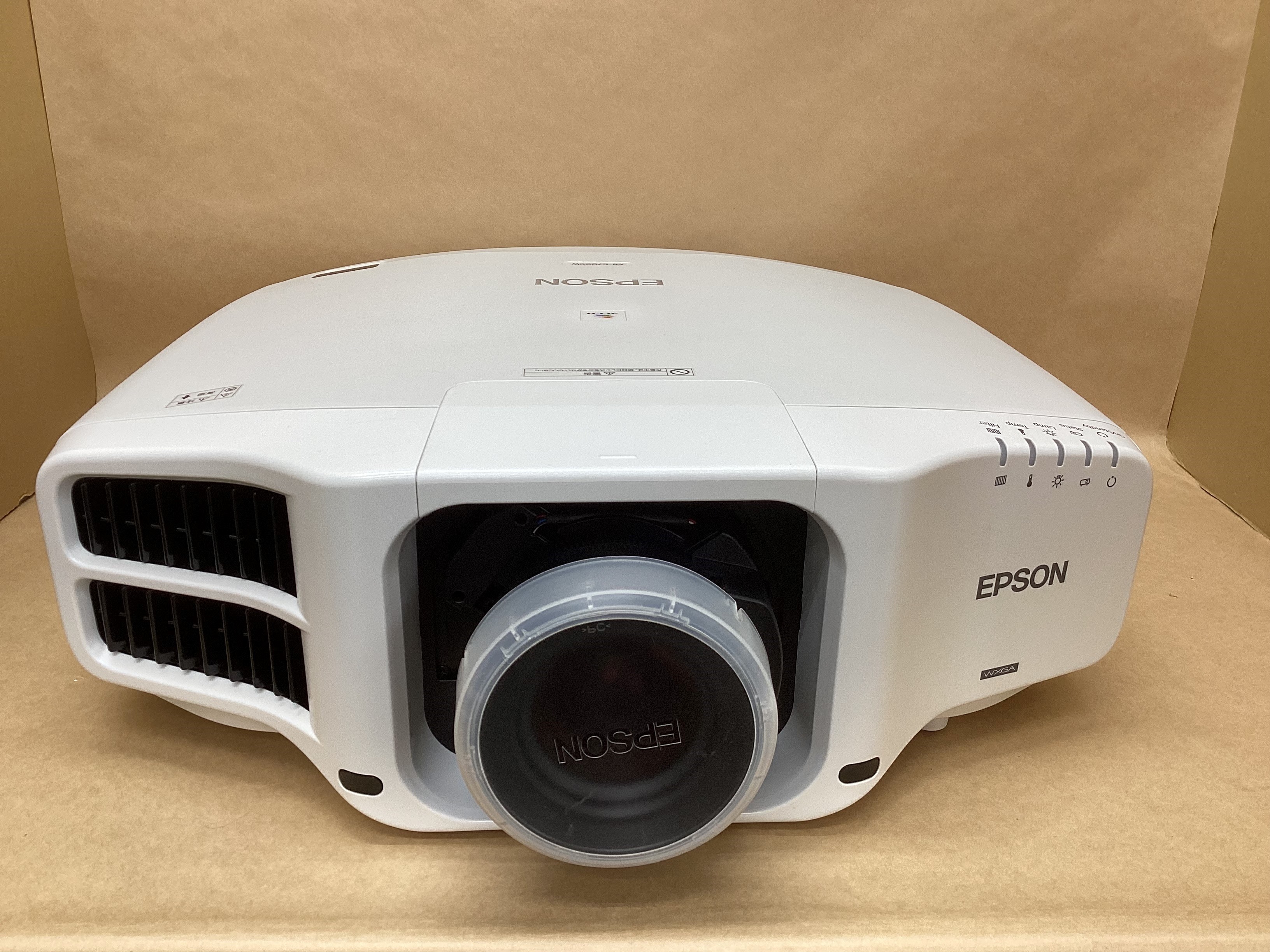 【中古】 ランプ使用15時間 エプソン ビジネスプロジェクター EB-G7000W 6500ルメーン WXGA 3LCD 電動ズーム/フォーカス レンズシフト D-SUB HDMIケーブル リモコン 送料 無料 14時までの ご注文 即日発送
