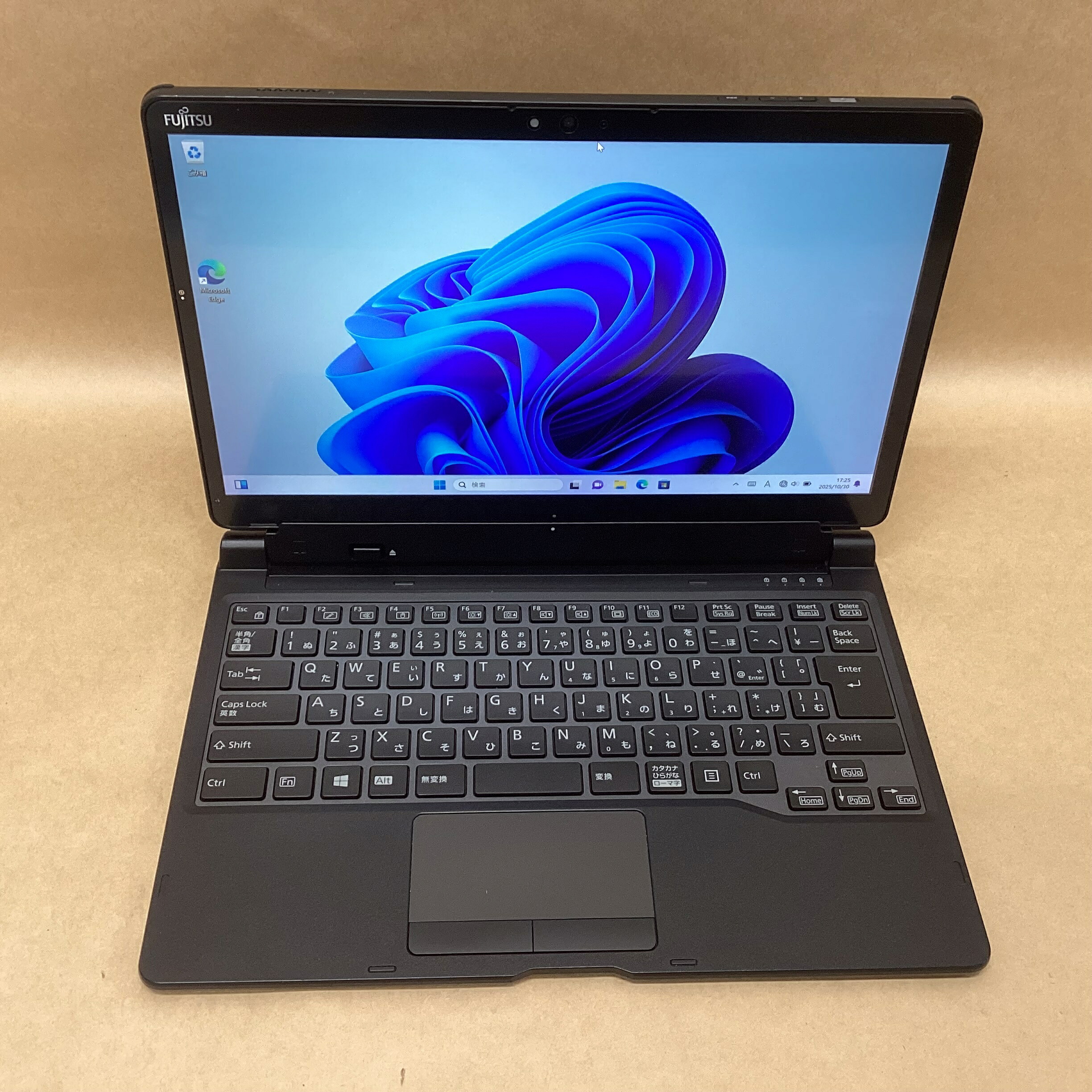 【中古】 富士通 タブレット ARROWS Tab Q739/AB CI5(8365U)-1.6GHZ 4GB 128GB 13.3インチ WIN11P 無線 BLUETOOTH カメラ スタイラス ドックKB キーボード裏にハゲ有り 送料 無料 14時までの ご注文 即日発送