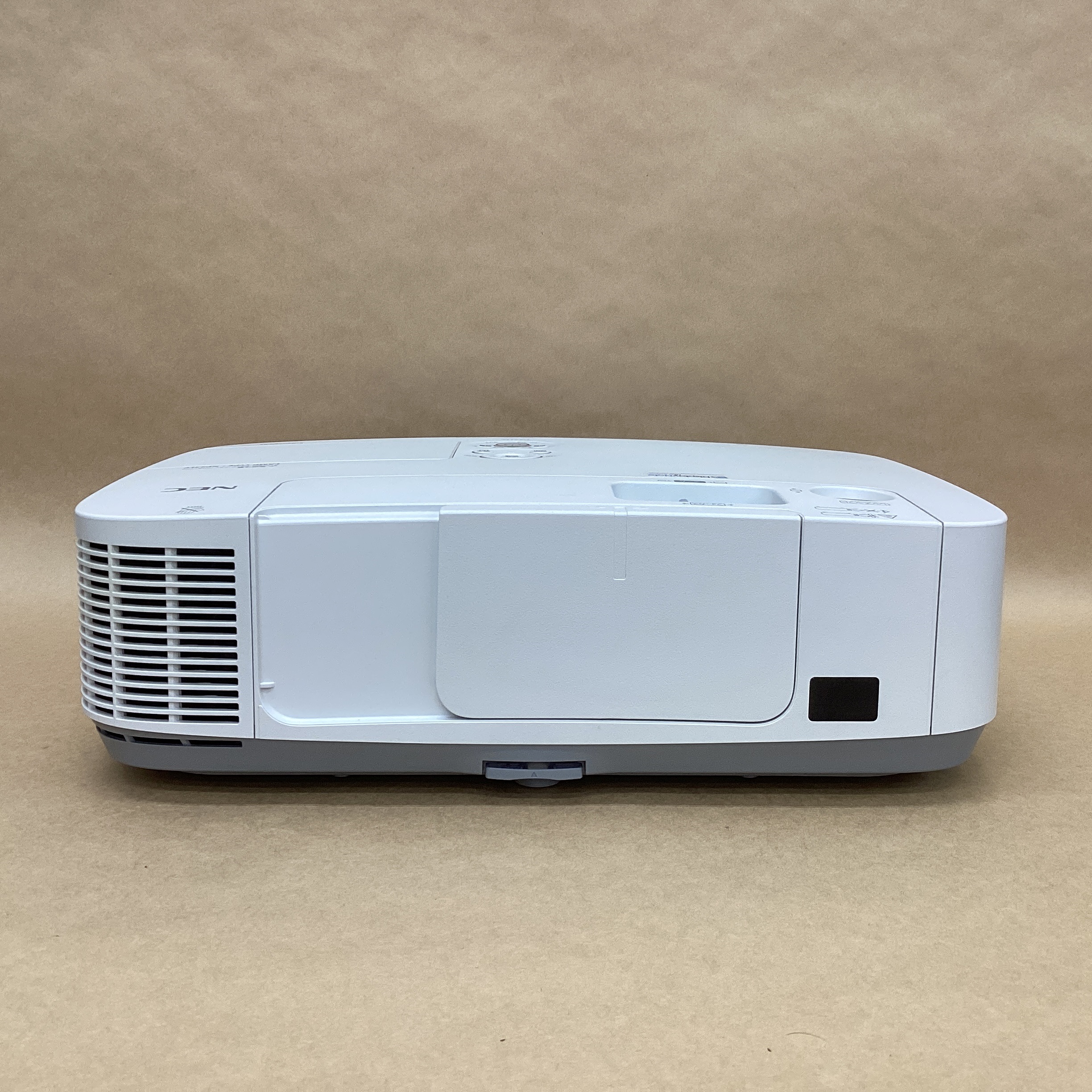 【中古】 ランプ使用3292時間 NEC プロジェクター NP-P451W 4500ルーメン 無線対応(アダプター欠品、別途購入必要) D-SUB HDMIケーブル 送料 無料 14時までの ご注文 即日発送