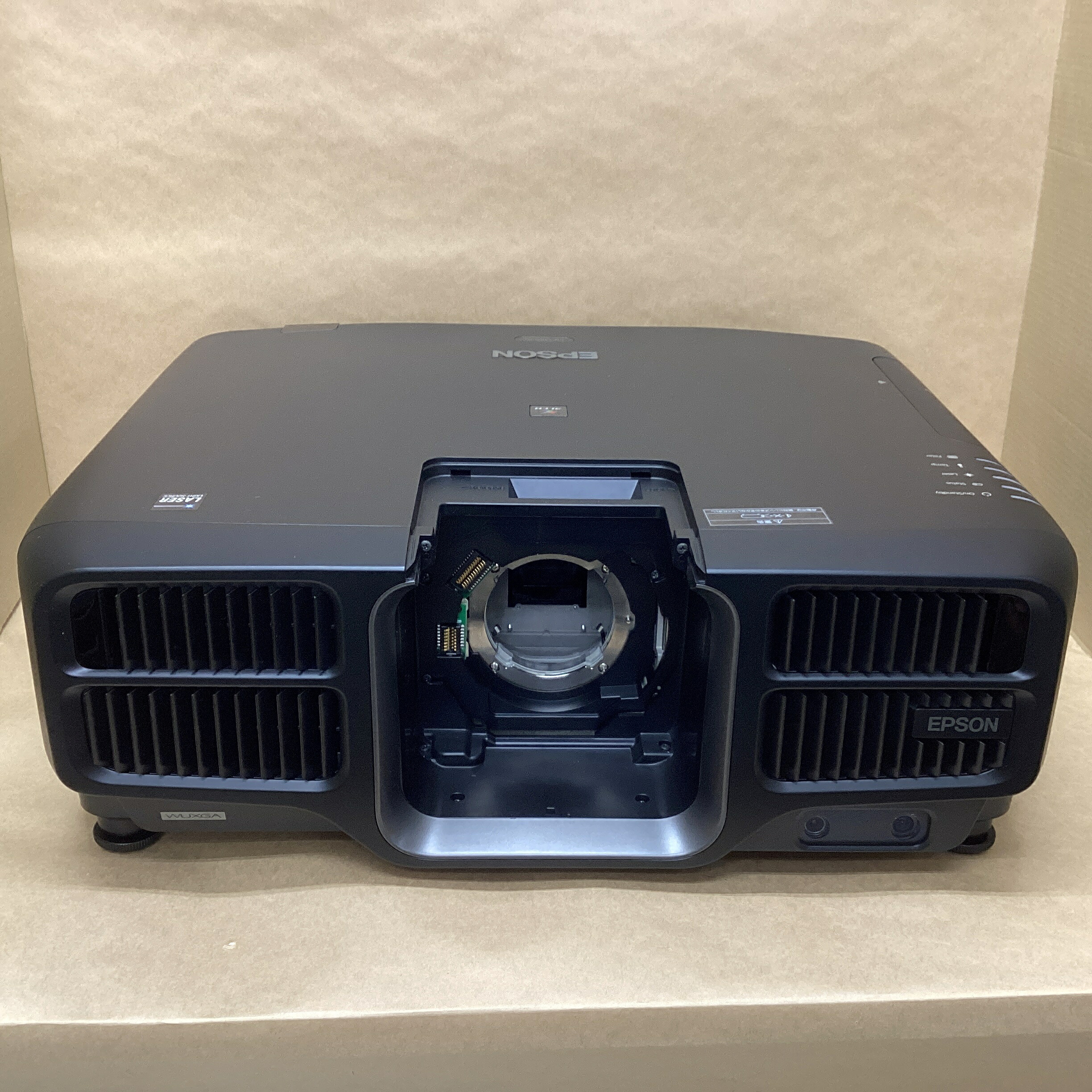【中古】 当て嵌める19471第四次元 エプソン レーザ映写機 EB-L1405U 8000ルメーン WUXGA 高明快さ 御役目用 4K相応う 水晶体取り替えっこ式 HDMI相応う 大型会場向け 水晶体・本体押しかぶせる欠品 貨物輸送 無料 14時までの ご申しつける 即日送りとどける