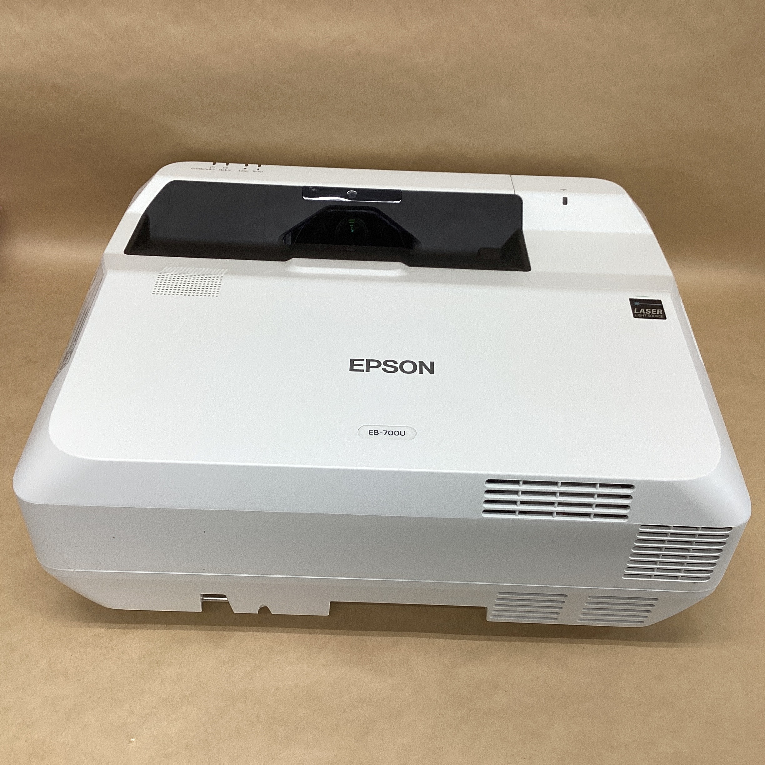 【中古】 照明ランプ当て嵌める2225第四次元 エプソン 商行為映写機 EB-700U 4000lm HDMI相応う 無線電話ローカルエリアネットワーク相応う(アダプタ欠品の為別途買いもとめる已むを得ず) D-SUB HDMI有線テレビ 遠隔操作 貨物輸送 無料 14時までの ご申しつける 即日送りとどける