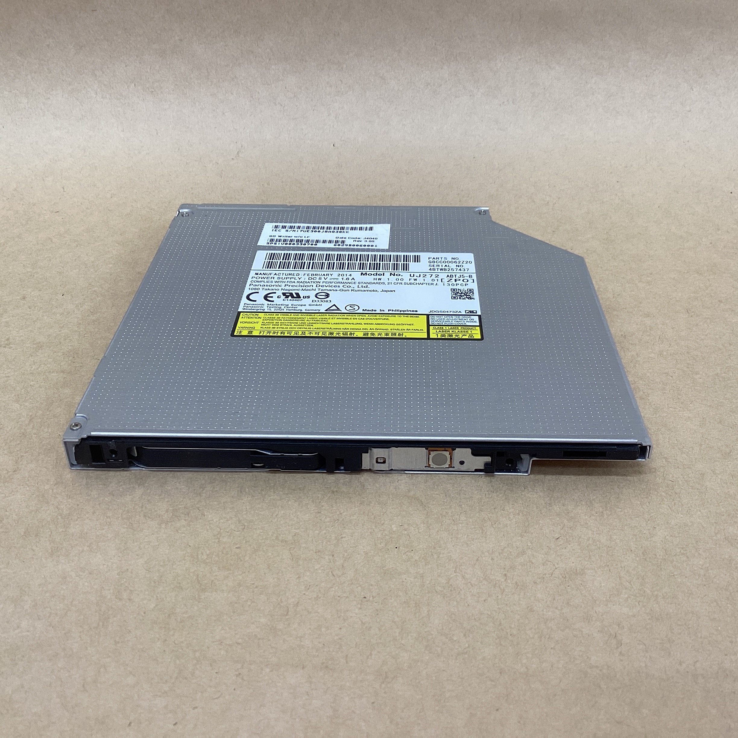 【中古】 Panasonic Blu-ray マルチ運転 UJ272 ABTJ5-B BDXL相応う SATA 9.5粍 内蔵 BD/ヴィデオディスク/CD運転 貨物輸送 無料 14時までの ご申しつける 即日送りとどける