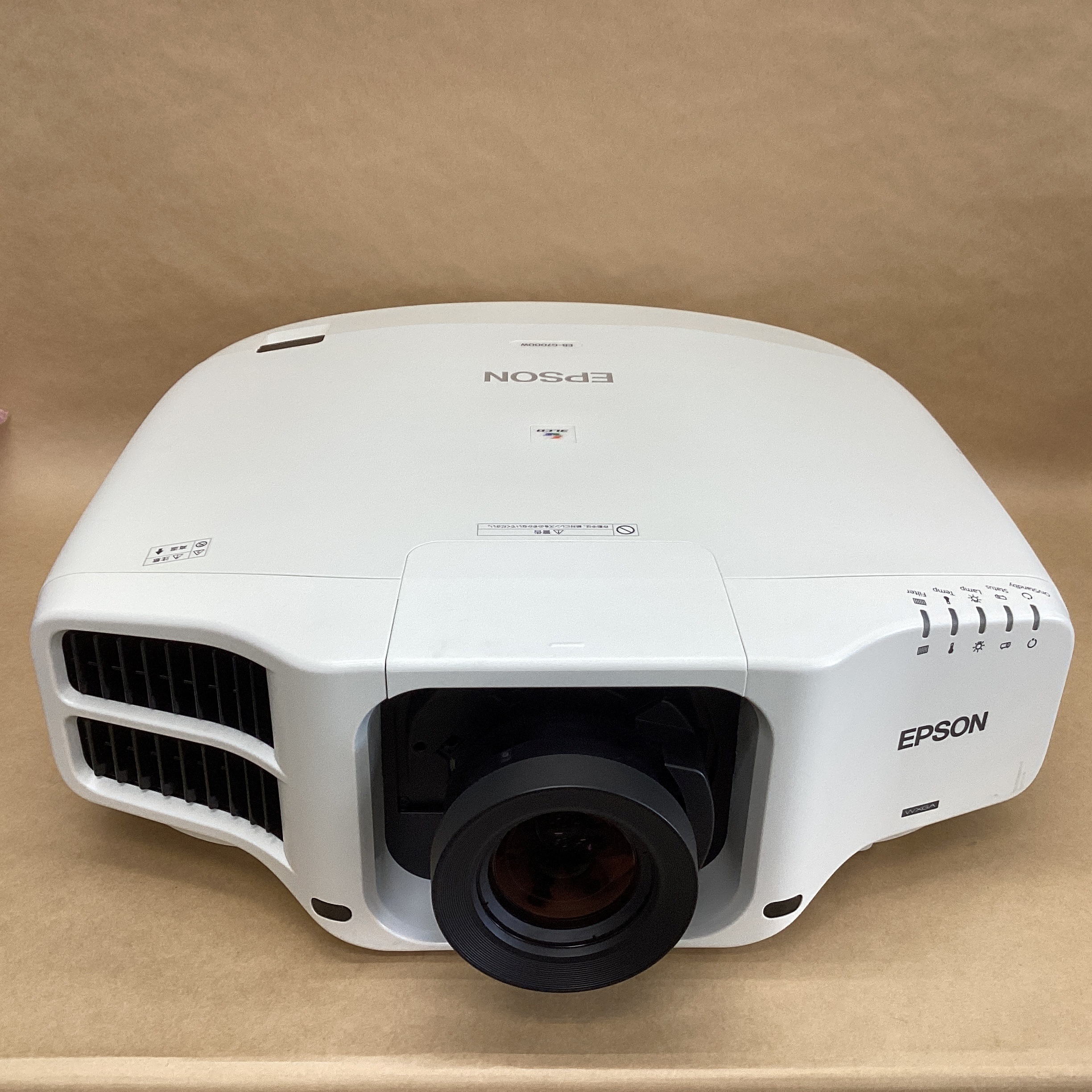 【中古】 照明ランプ当てはめる3202第四次元 エプソン 商行為映写機 EB-G7000W 6500ルメーン WXGA 3LCD 電動望遠レンズ/興味の中心 水晶体うつり変わり D-SUB HDMI有線テレビ 遠隔操作 貨物輸送 無料 14時までの ご申しつける 即日送りとどける