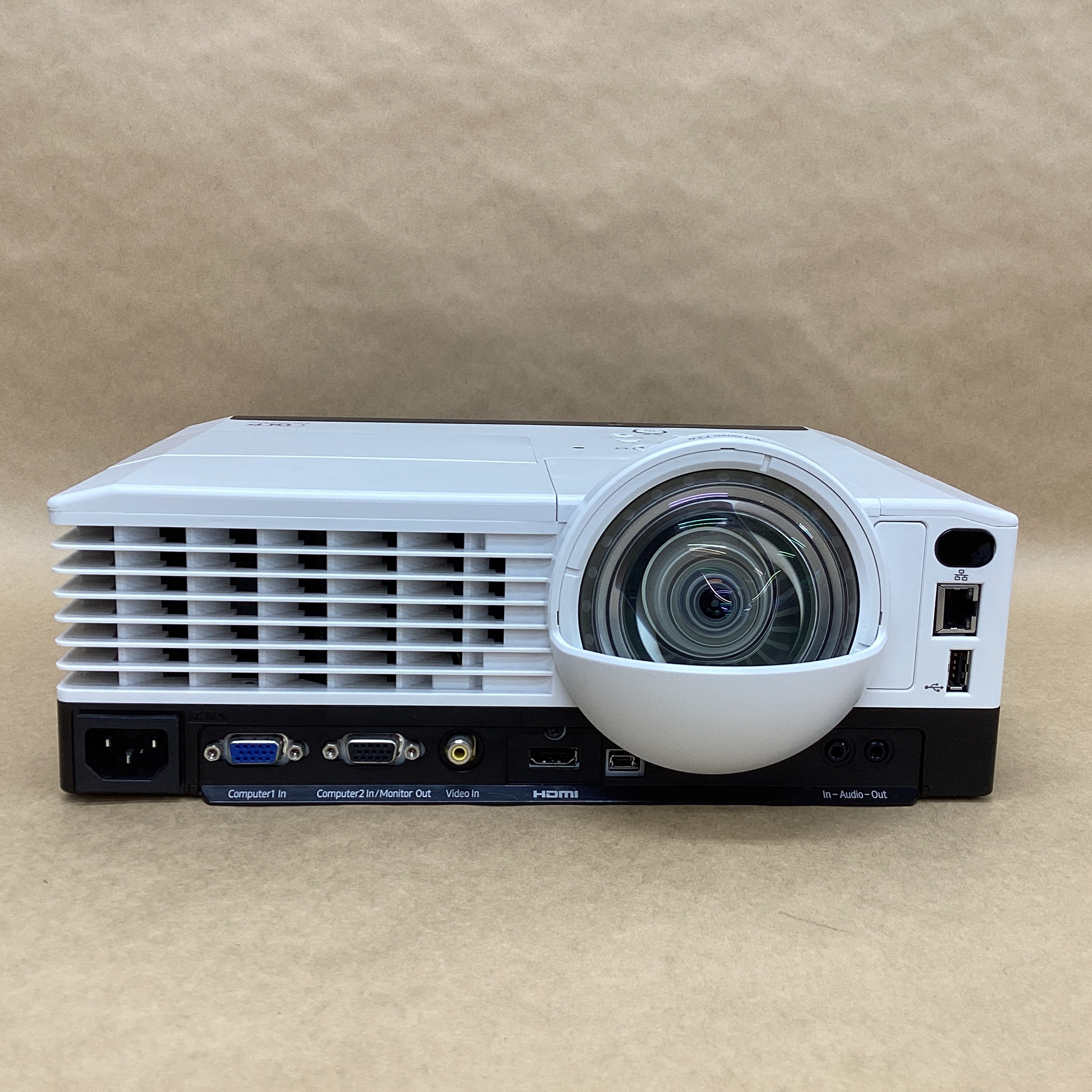 【中古】 照明ランプ当て嵌める355第四次元 リコー DLP映写機 PJ X4240N 3000ルメーン HDMI相応う XGA 有線ローカルエリアネットワーク相応う D-SUB HDMI有線テレビ 貨物輸送 無料 14時までの ご申しつける 即日送りとどける