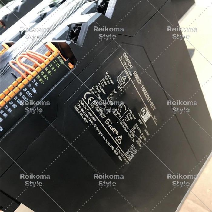 【新品★適当お願いごと書★税込】OMRON オムロン R88D-1SN30H-ECT【６ヶ月引き受ける】