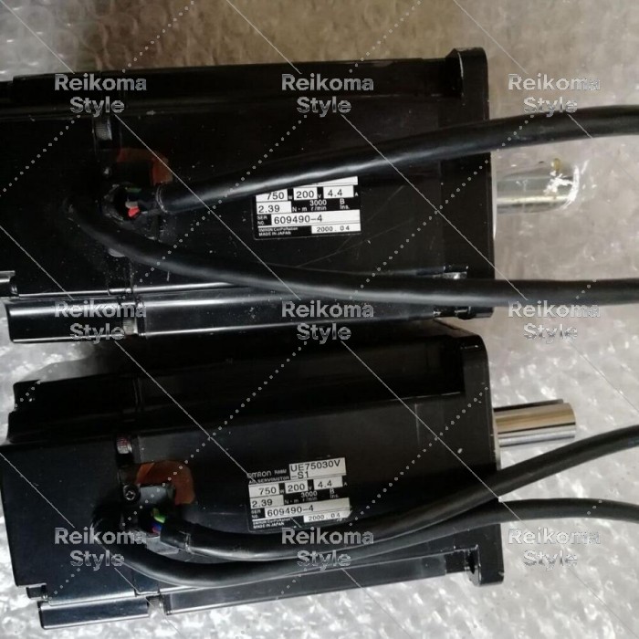 【新品★適当お願いごと書★税込】OMRON R88M-UE750303-S1サーボ原動機R88MUE75030VS1 【６ヶ月引きうける】
