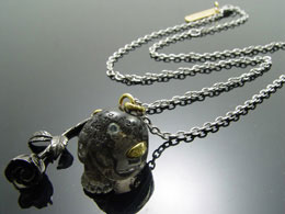 KENBLOOD ケンブラッド×SAINTS セインツ スカル＆さくら色 二人三脚シャンデリヤ 首飾り 黒いこと【KS-01】【メンズ レディース・ユニセックスモデル】 ネックレス・ペンダント-ジュエリー・アクセサリー-メンズジュエリー・アクセサリー