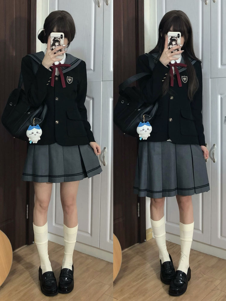 韓国風フォーマルで輝く卒業式 上品な黒セーラー服で思い出を彩る 小学生から高校生まで対応するゆとりサイズ 入学式でも活躍する大人っぽいデザイン 制服スタイルの特別感