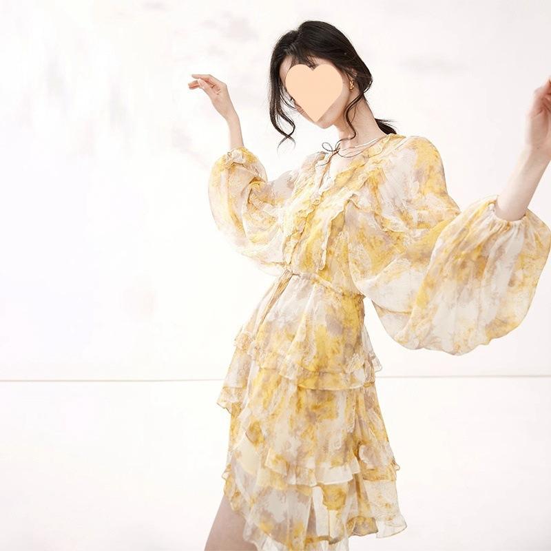 衣装 レディース 春夏 半袖 遊撃手丈 ミニ 膝上 V素っ首 花柄 ティアード 西洋菓子スコート 酉の方角目じるし ギャザー A伝達ルート 黄色 黄 薄っぺら フラウンス シュロの葉 女子らしい 飛び切り感 普段使い走り 通い用 通学用 会う約束