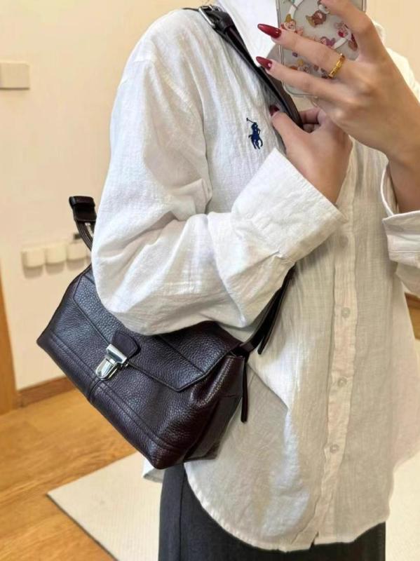 ショルダーバッグ レディース メンズ 牛皮 本革 即物的なめし革 伝達人御徒面子 肩かけ 曲がった掛け 鞄 鞄 かばん 鍵を掛ける 金具 レトロ ヴィンテージ風 日常使い走り 普段使い走り 旅する デイリー 綿織物 裏地
