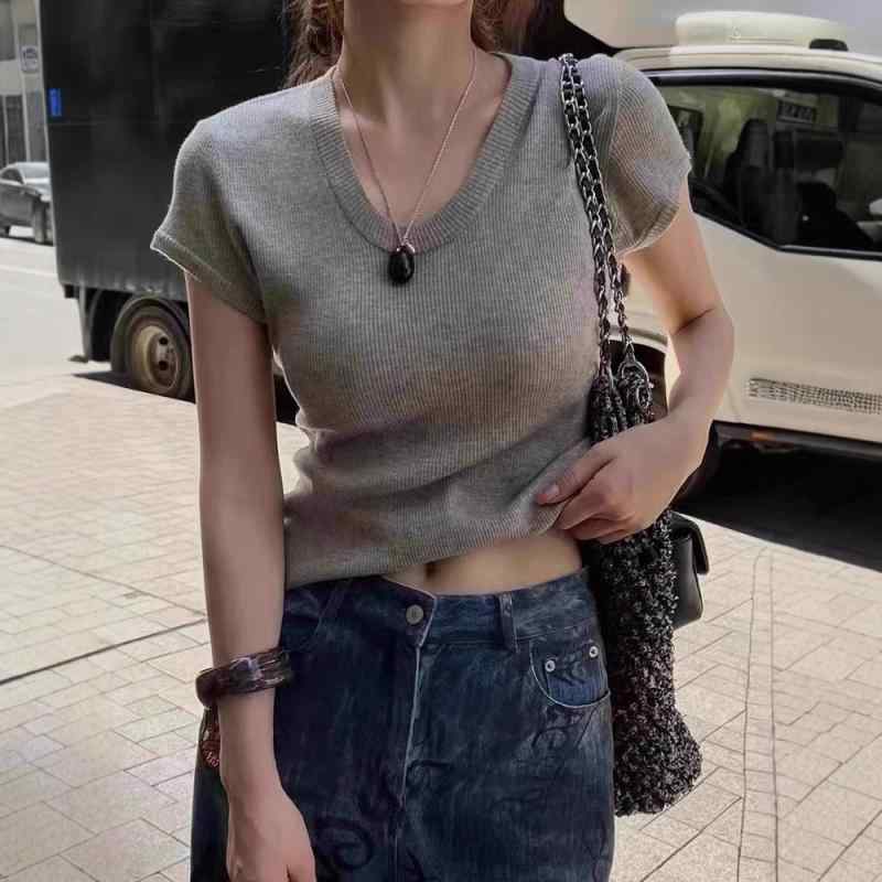 Tシャツ レディース Vネック 短袖 ニット 打底衫 気質 鎖骨見せ 上衣 メッシュ スパンデックス 単色 セットイン ノーアイロン スリムフィット 普通丈 スタンダードスリーブ ディストレス 夏 浅灰 白色 黒 粉杏 カーキ 日韓カジュアル 休?風 3