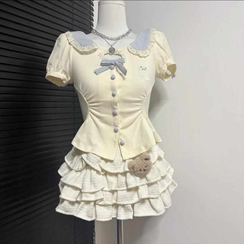 レディース セットアップ シャツ スカート かわいい 泡泡袖 ドールカラー 短袖 トップス 高腰 半身裙 ミニスカート 雪?素材 軽量 透け感 気質 通勤 都市 スタイル 純色 プリーツ加工 春夏 女性 かわいい セット トップス スカート 組み合わせ