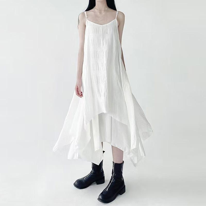 ワンピース 連衣裙 吊?裙 女性用 コットンリネン 純色 白 無袖 丸首 セットインスリーブ ルーズウエスト プリーツ レイヤード 二層構造 不規則スカート 大きめフレア 夏 ストリート カジュアル レイヤードスタイル 軽量 通気性 ゆったりシルエット
