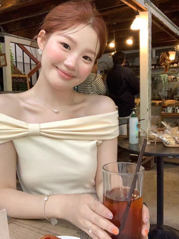 Tシャツ レディース 一字領 肩出し 無袖 修身 スリム コットン 綿 人棉 純色 セットアップ 普通丈 韓国風 韓系 日韓 休? かわいい 学生服 夏 春夏 黄色 粉色 イエロー ピンク