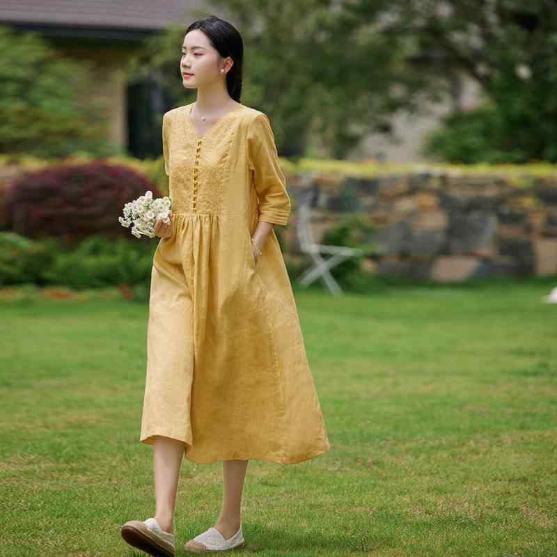 ワンピース Vネック 七分袖 刺繍 麻 綿麻 純色 長丈 フレア ゆったり 秋季 復古風 日常 淡雅黄｜リメイクバディー
